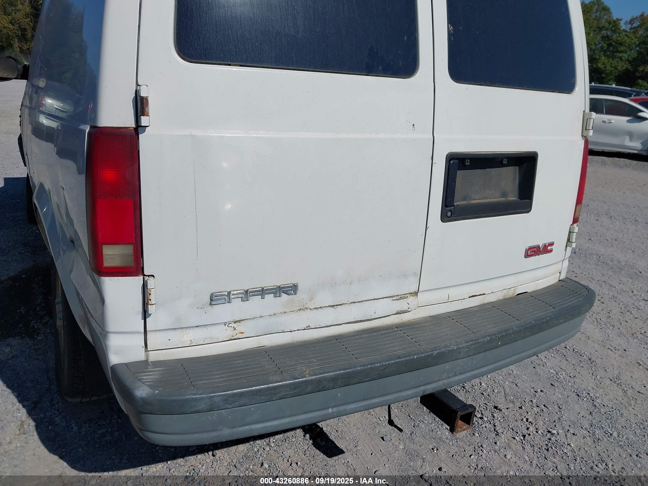 2005 Gmc Safari Standard Белый vin: 1GTDM19X35B500452