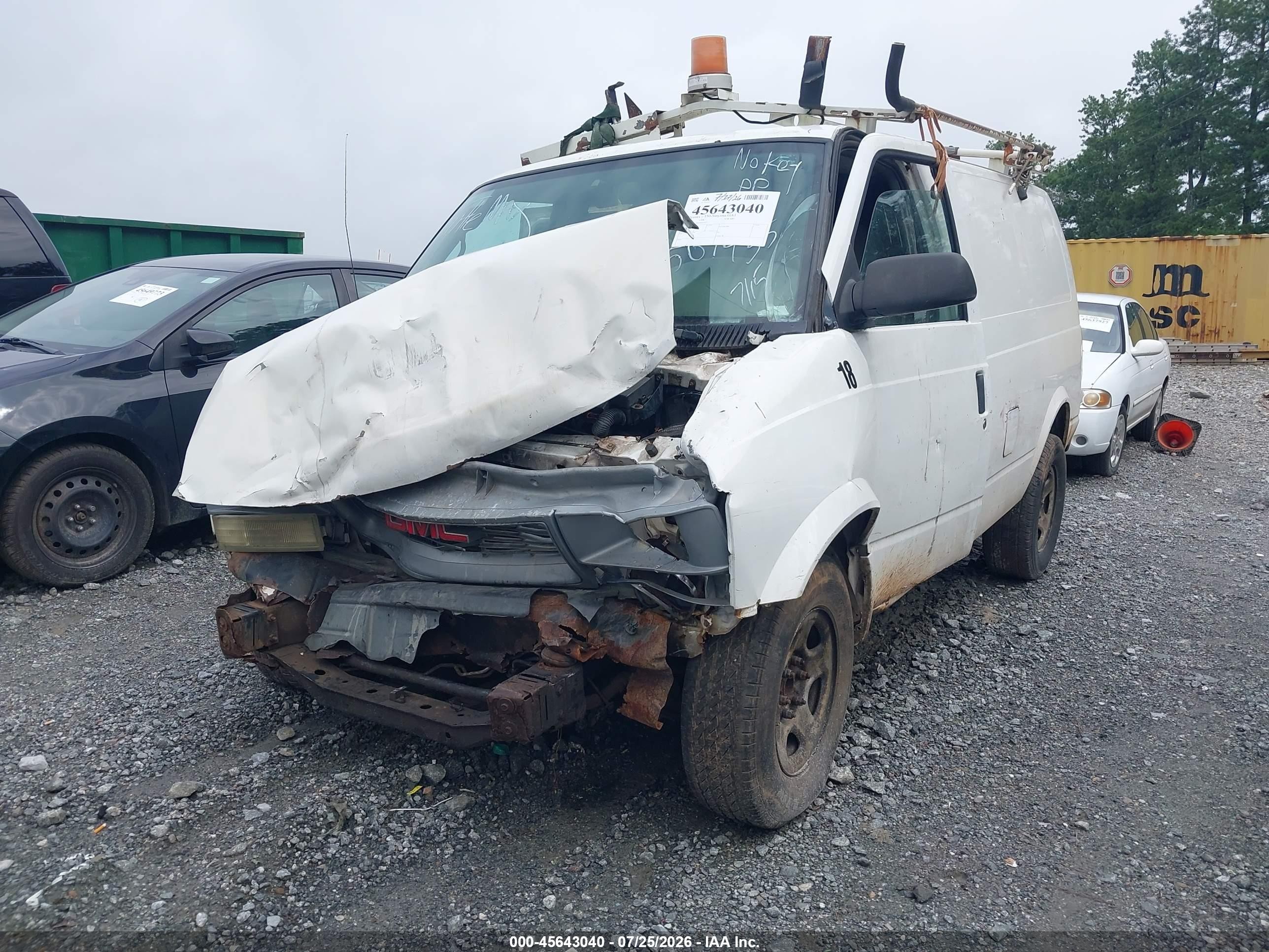 2005 Gmc Safari Standard White vin: 1GTDM19X55B507435