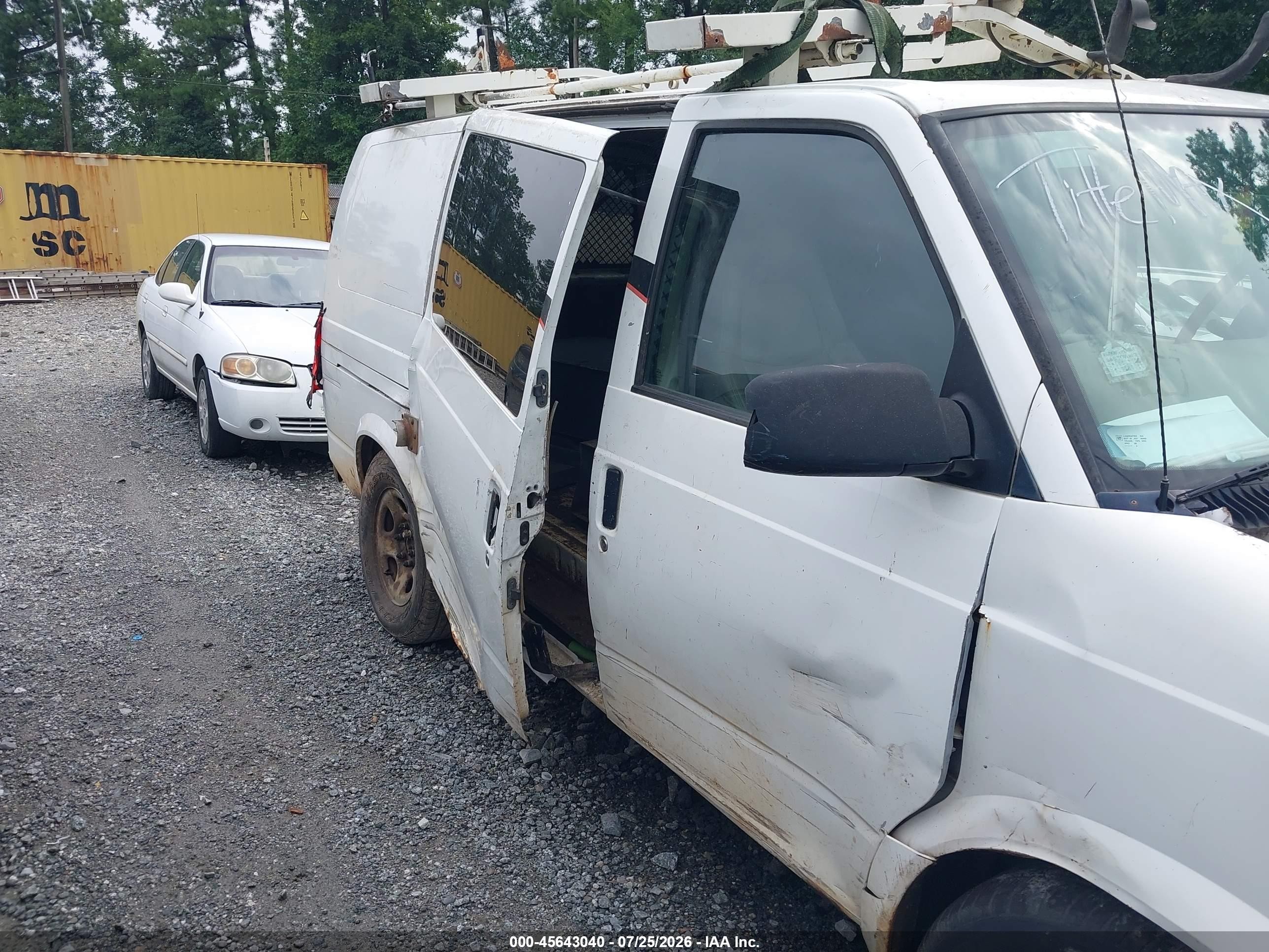2005 Gmc Safari Standard White vin: 1GTDM19X55B507435