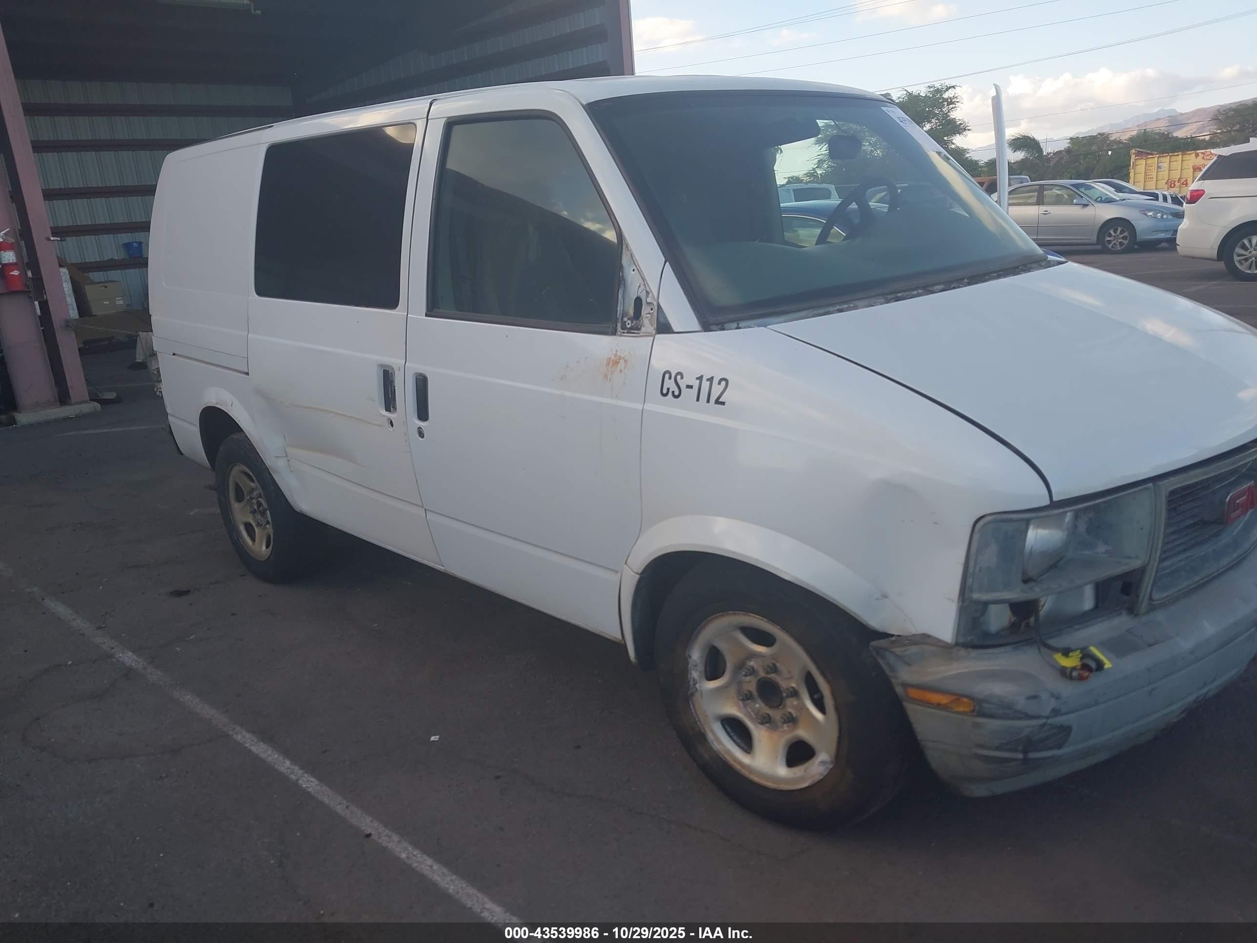 2005 Gmc Safari Standard White vin: 1GTDM19X75B504276