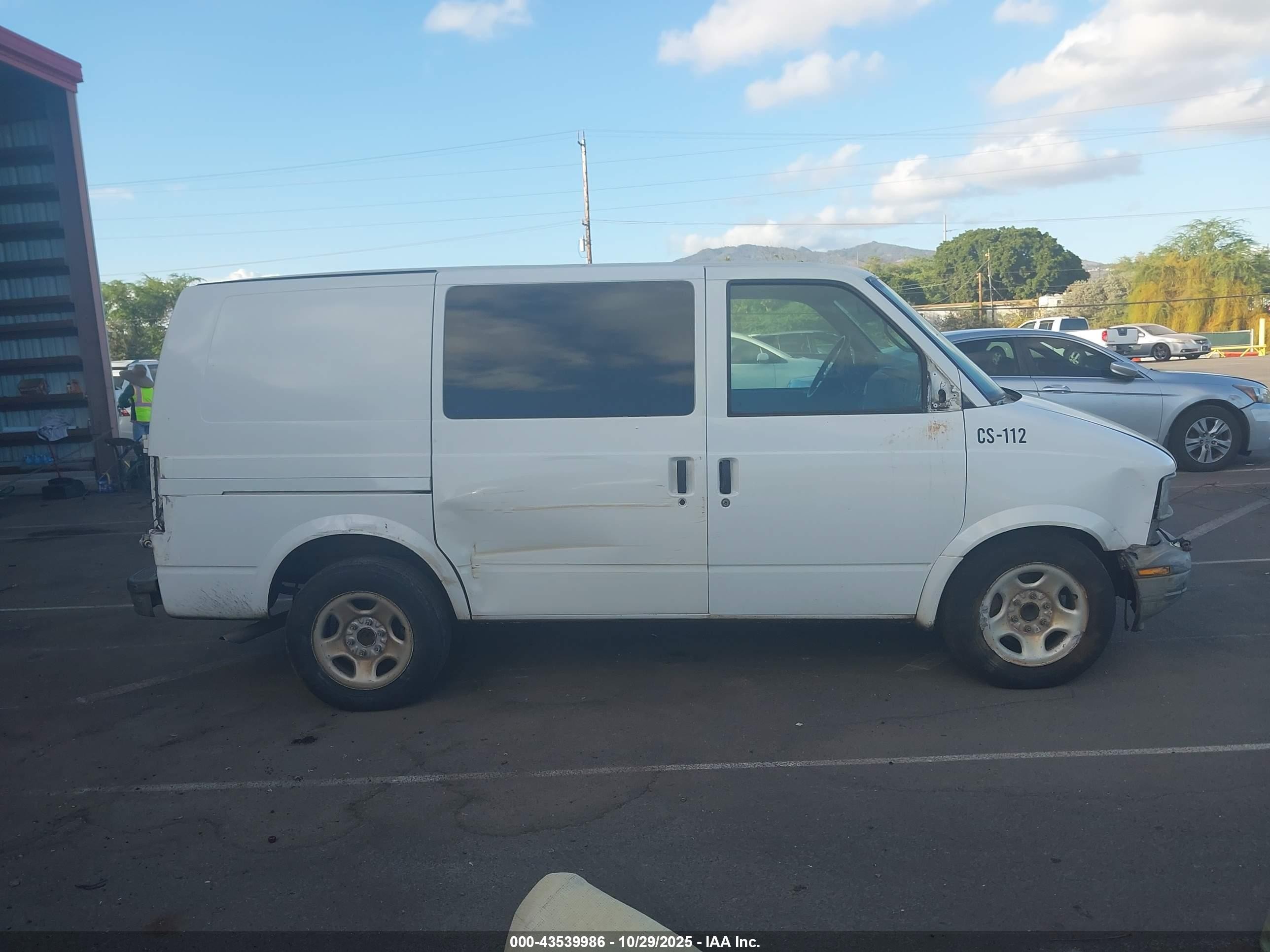 2005 Gmc Safari Standard White vin: 1GTDM19X75B504276