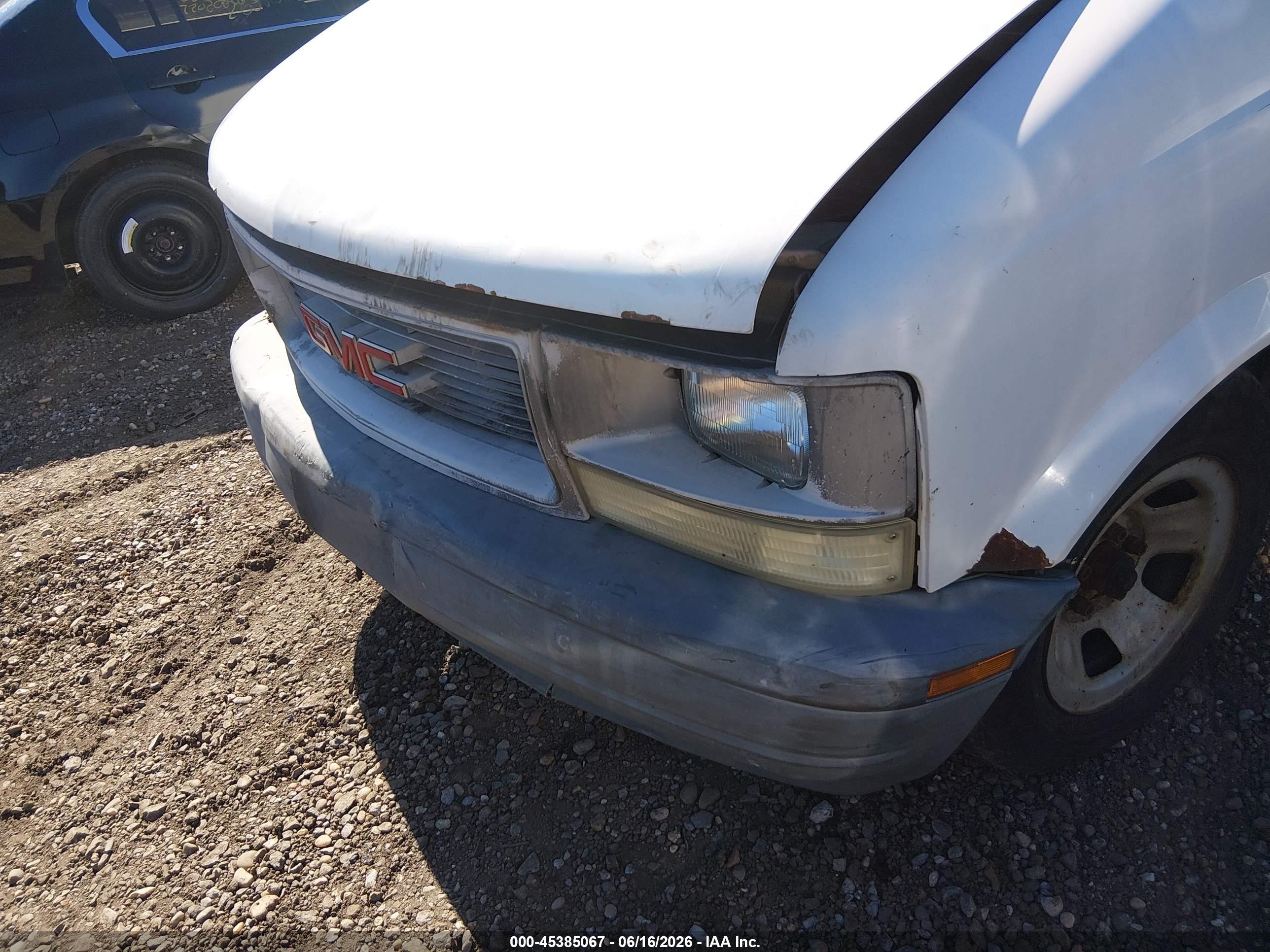 2002 Gmc Safari Sl White vin: 1GTDM19X82B513581