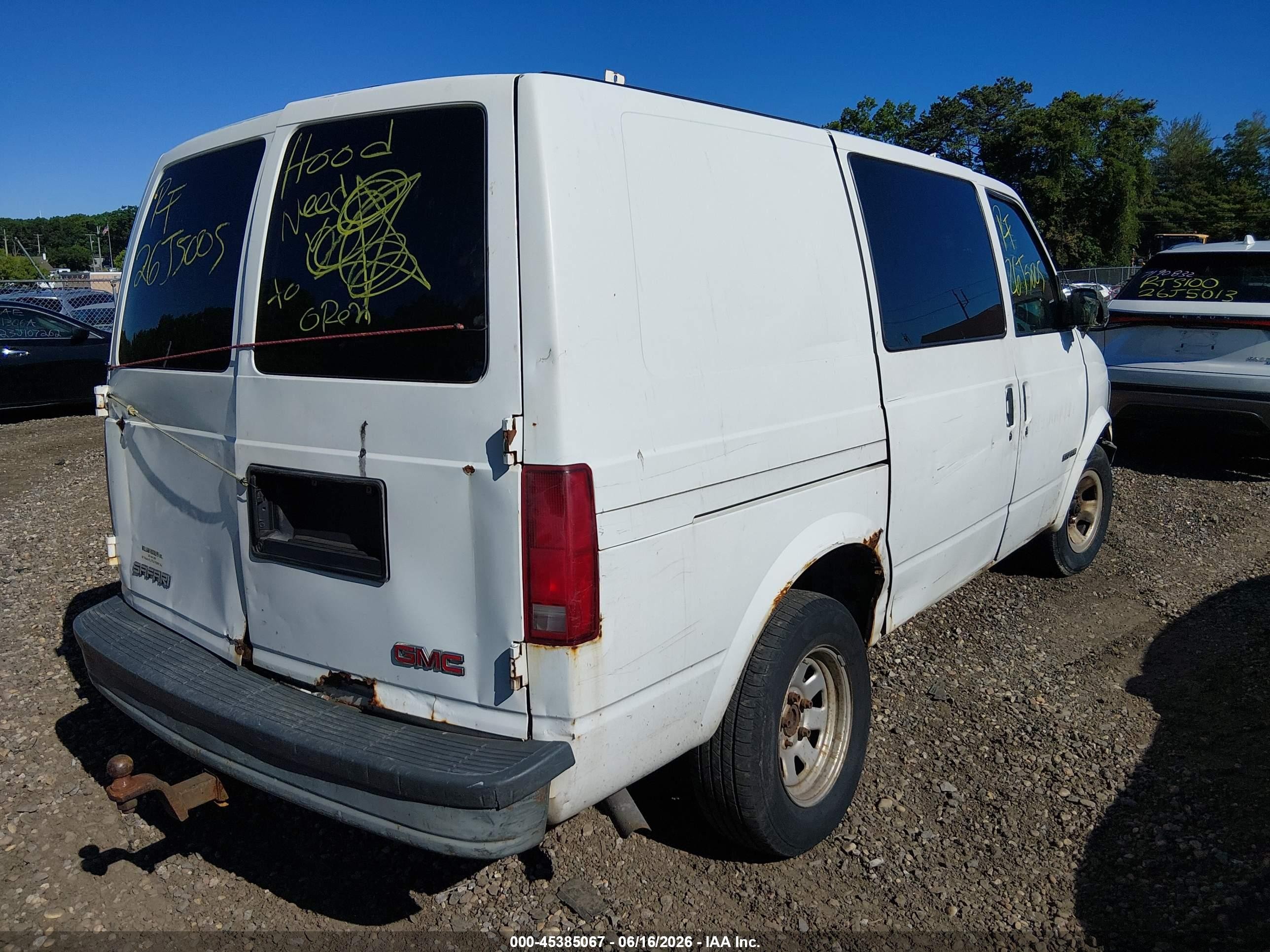 2002 Gmc Safari Sl White vin: 1GTDM19X82B513581