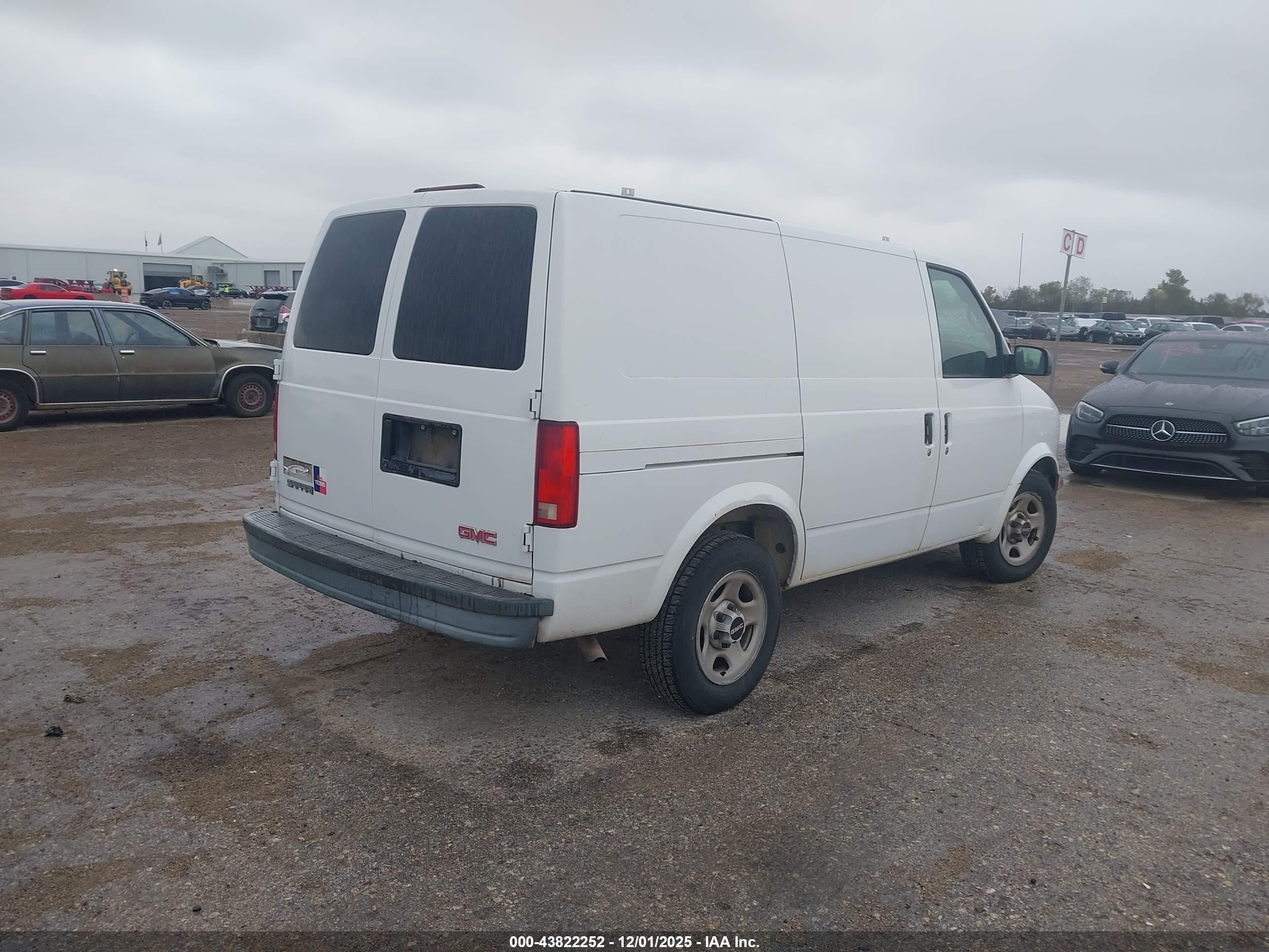 2005 Gmc Safari Standard White vin: 1GTDM19X85B509146