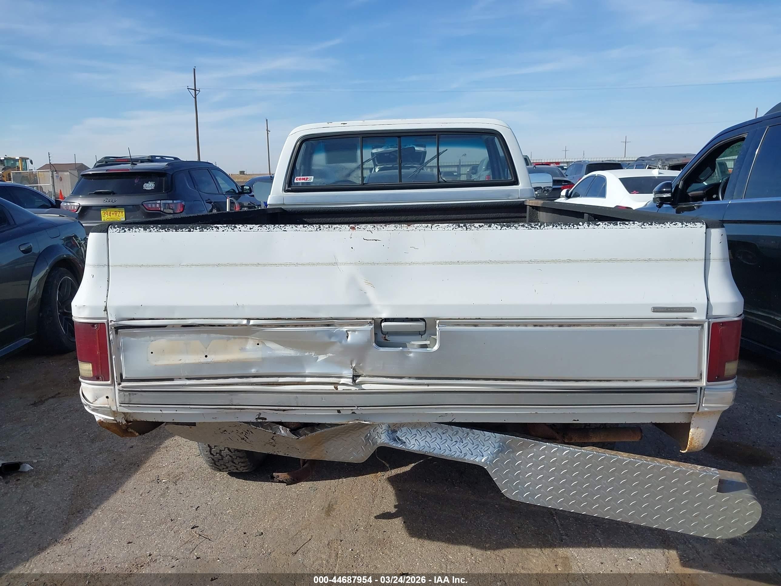 1987 Gmc R15 Conventional R1500 White vin: 1GTDR14K2HJ513345