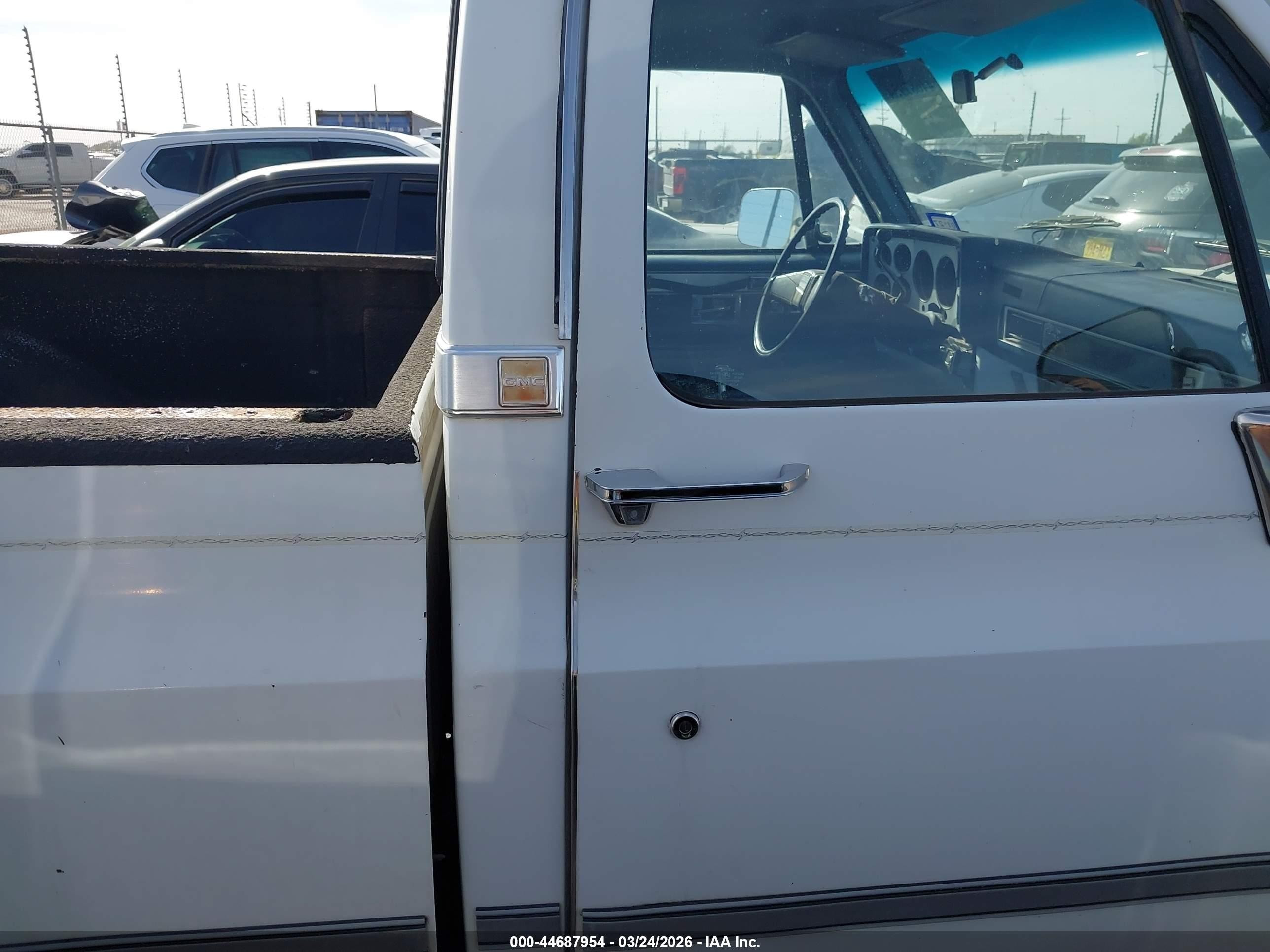 1987 Gmc R15 Conventional R1500 White vin: 1GTDR14K2HJ513345