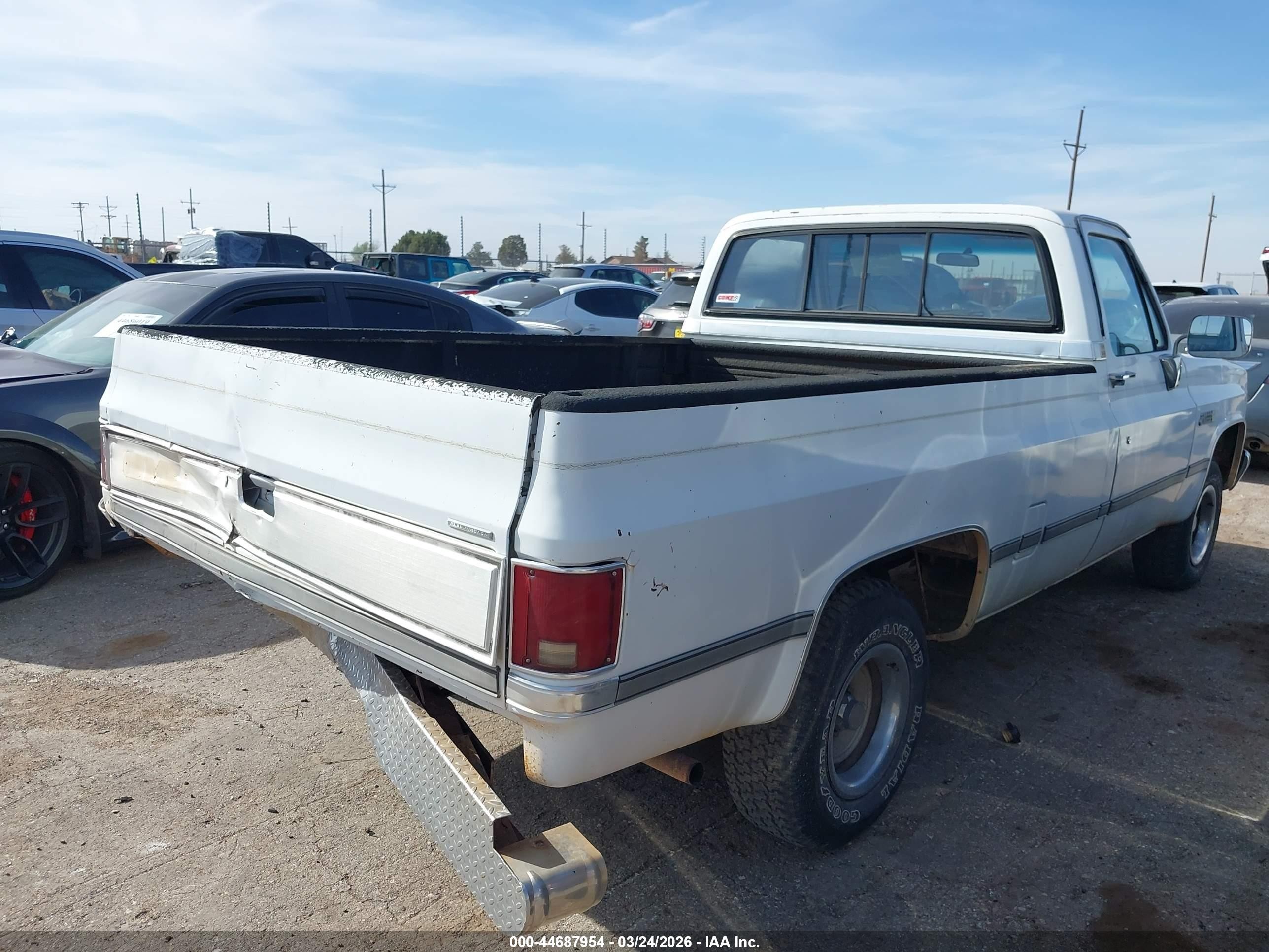 1987 Gmc R15 Conventional R1500 White vin: 1GTDR14K2HJ513345