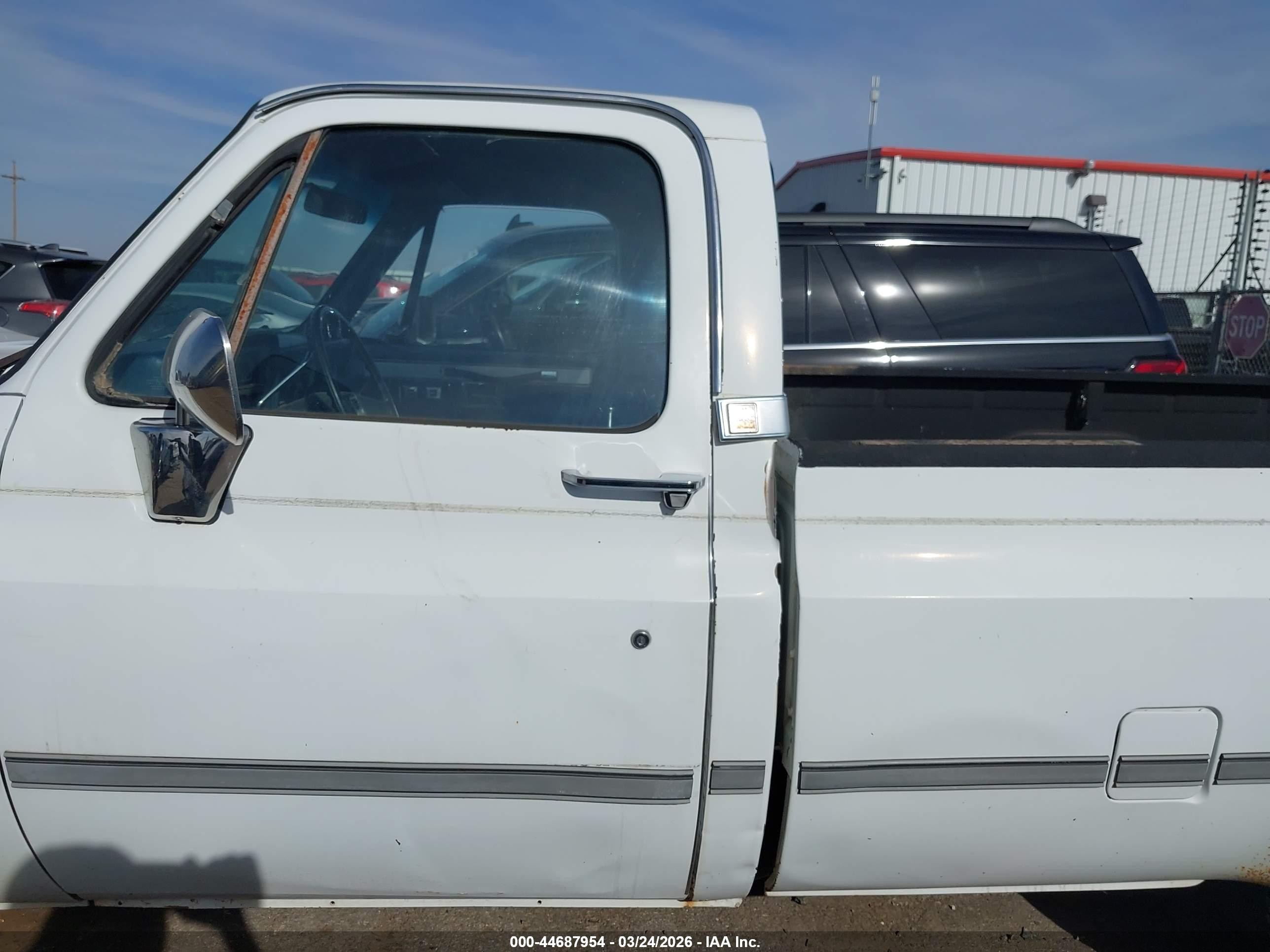 1987 Gmc R15 Conventional R1500 White vin: 1GTDR14K2HJ513345