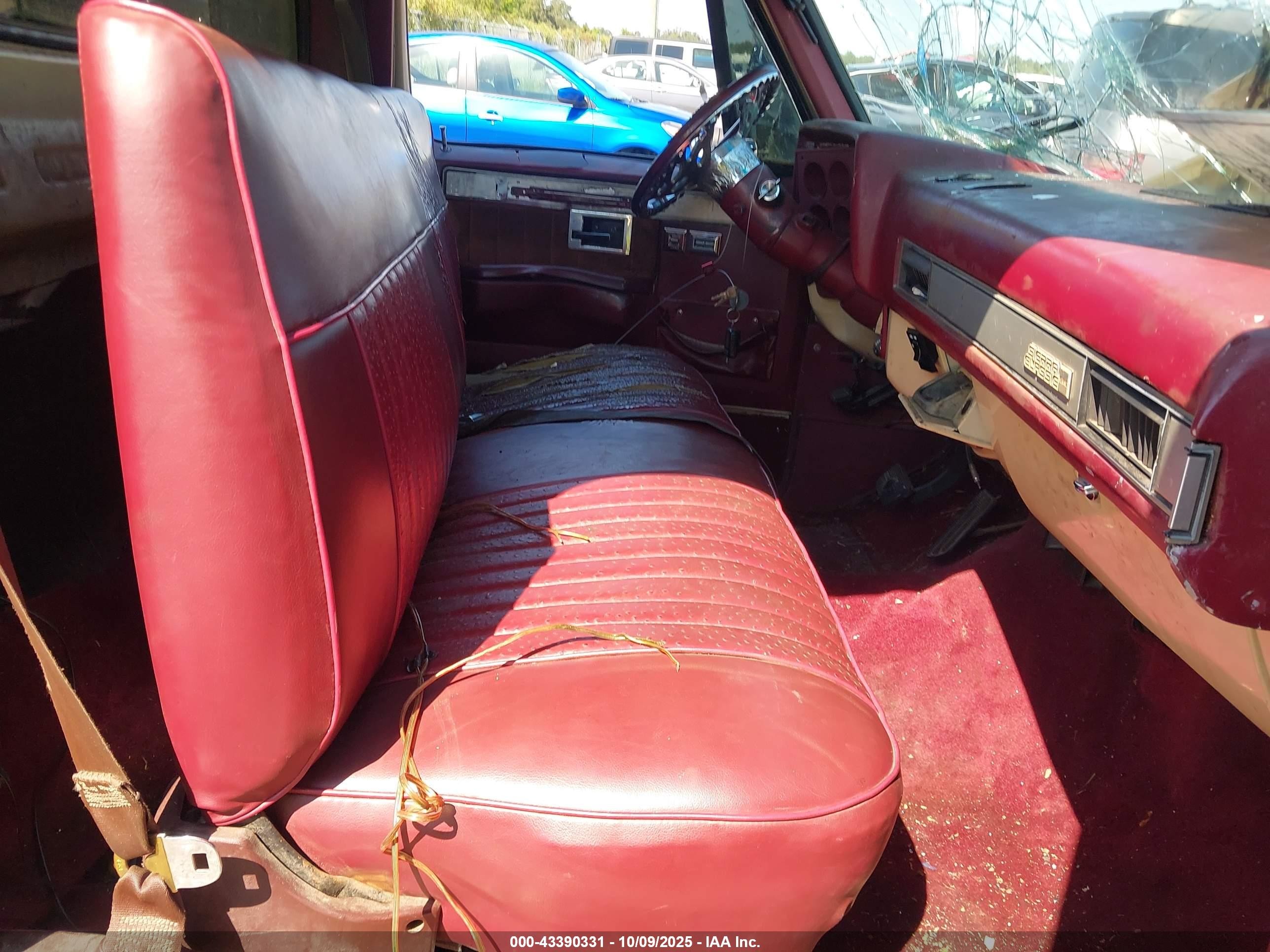 1987 Gmc R15 Conventional R1500 Tan vin: 1GTDR14K3HS503174