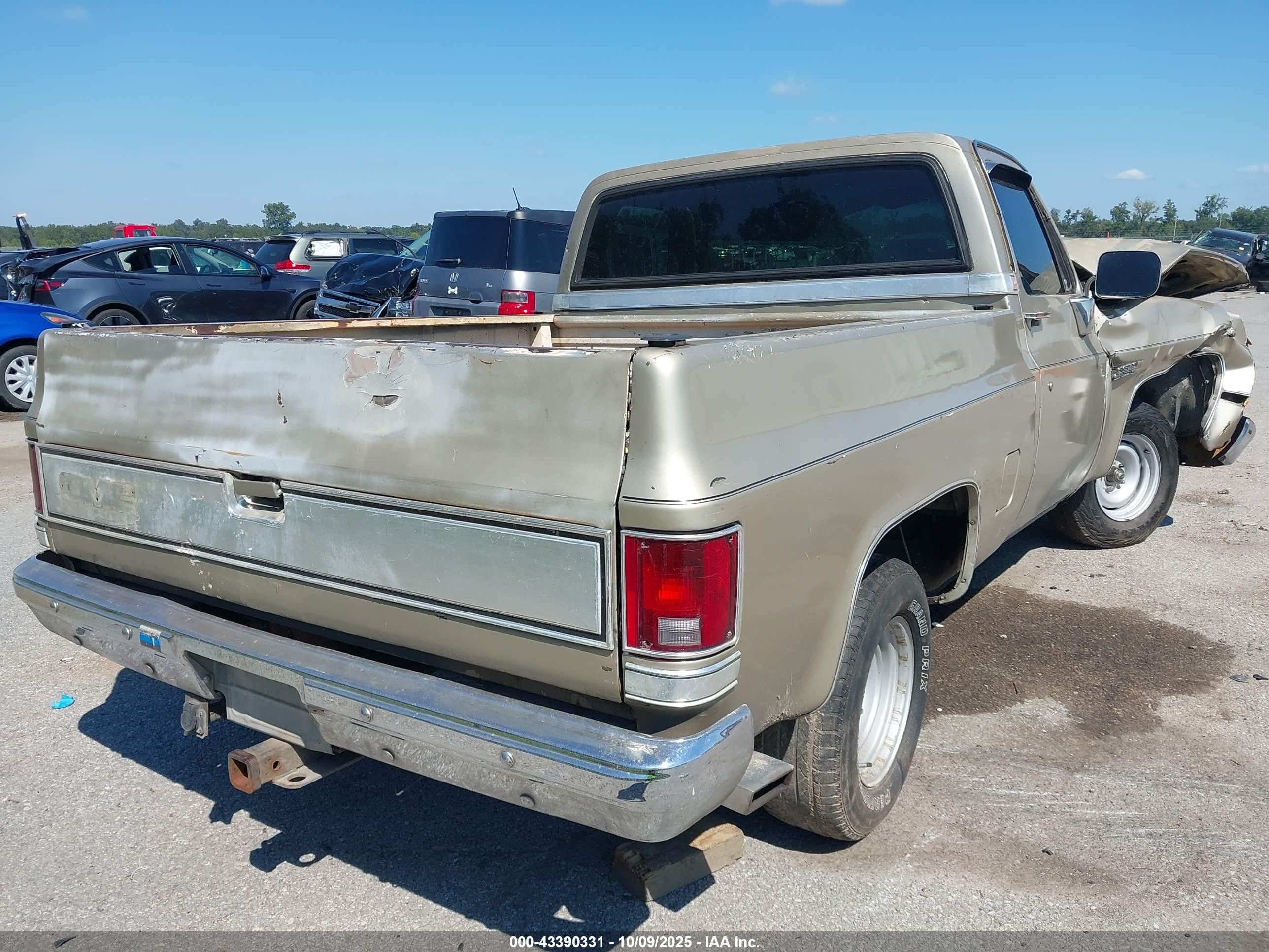 1987 Gmc R15 Conventional R1500 Tan vin: 1GTDR14K3HS503174