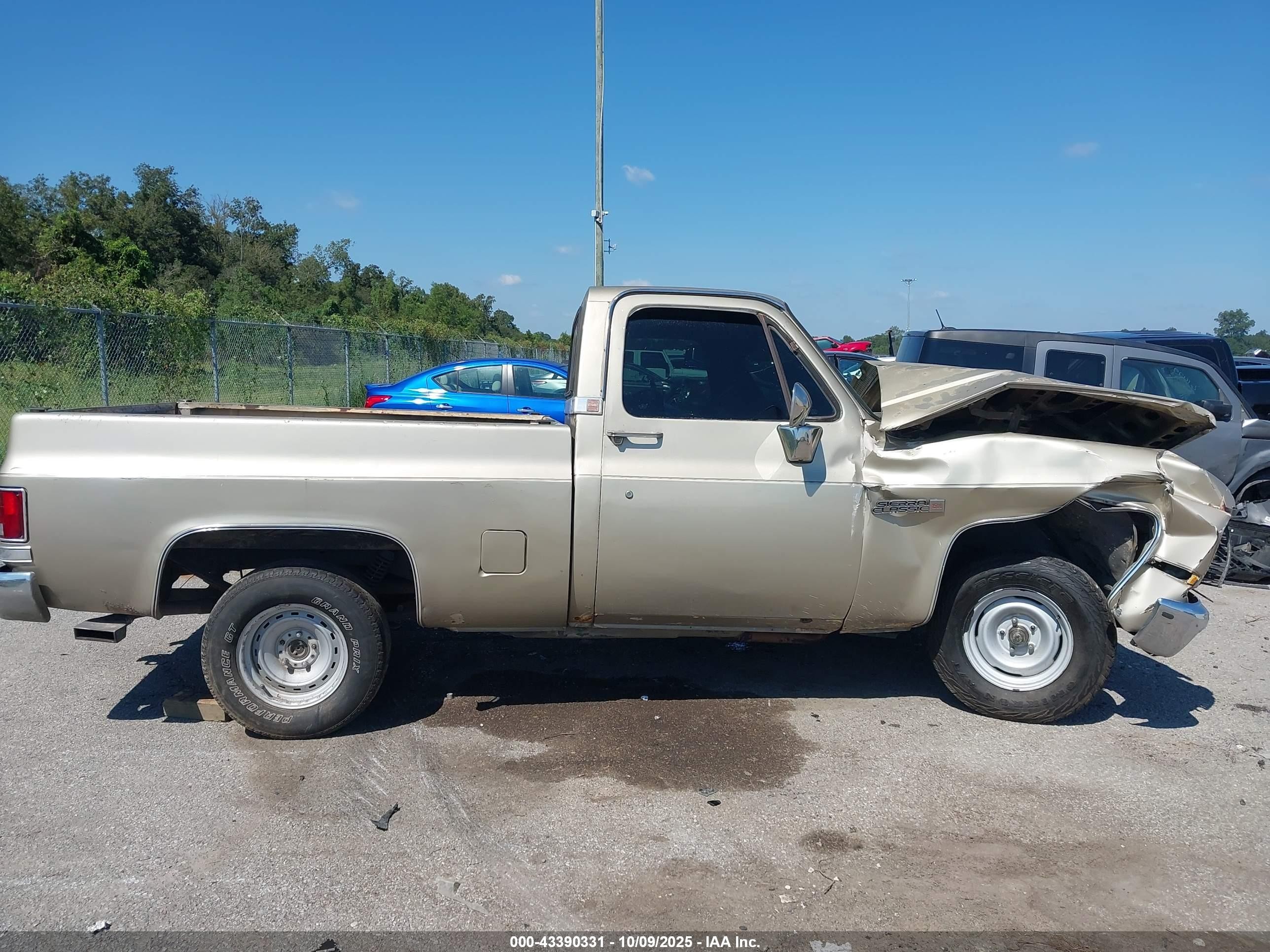 1987 Gmc R15 Conventional R1500 Tan vin: 1GTDR14K3HS503174