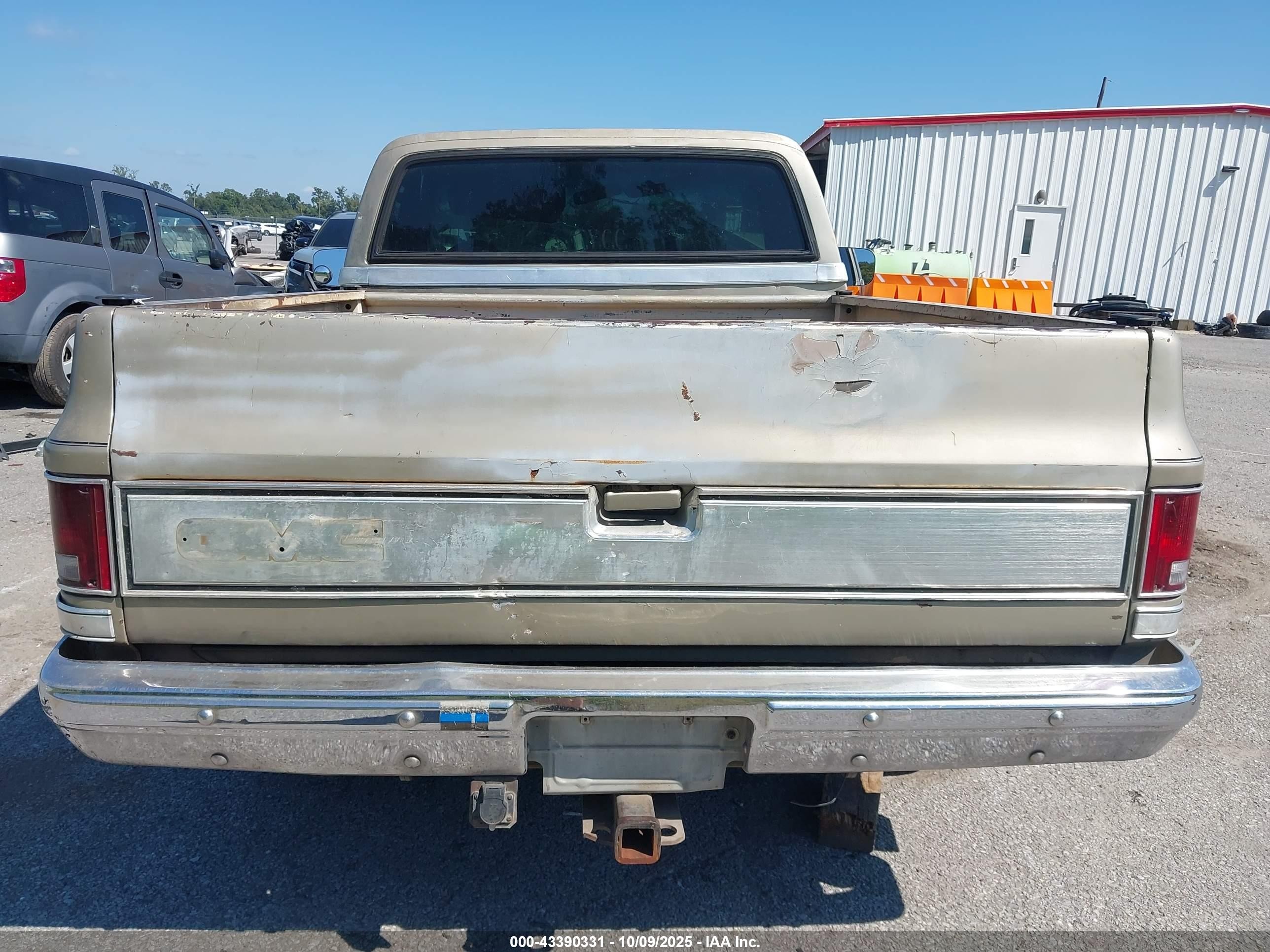 1987 Gmc R15 Conventional R1500 Tan vin: 1GTDR14K3HS503174