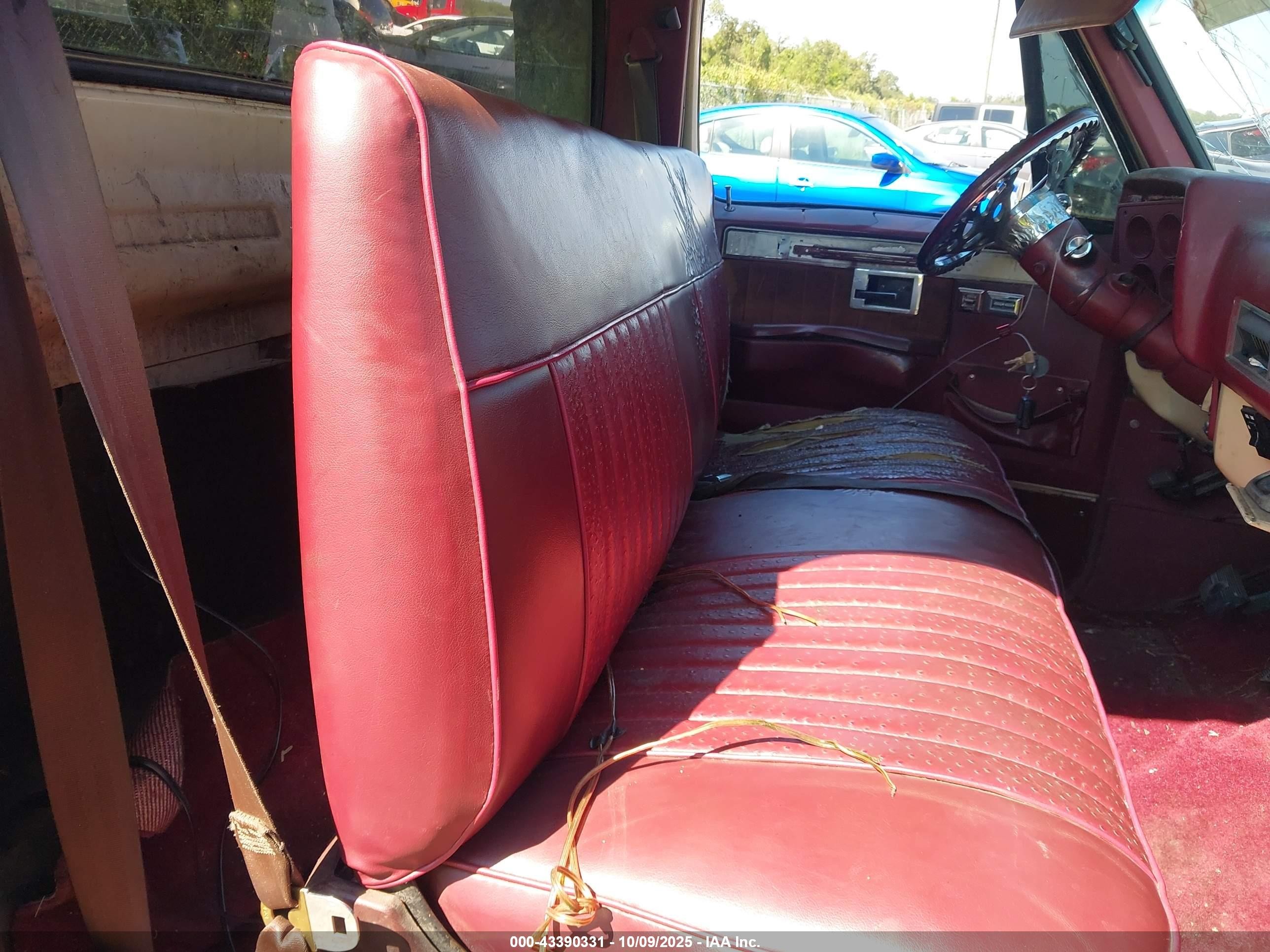 1987 Gmc R15 Conventional R1500 Tan vin: 1GTDR14K3HS503174