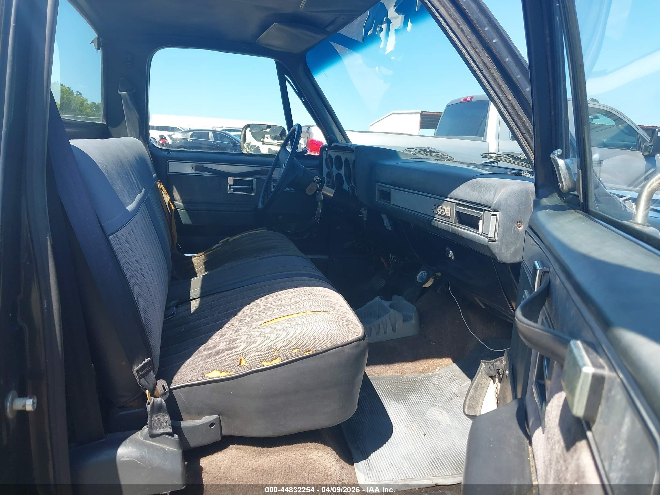 1987 Gmc R15 Conventional R1500 Black vin: 1GTDR14K8HS531309