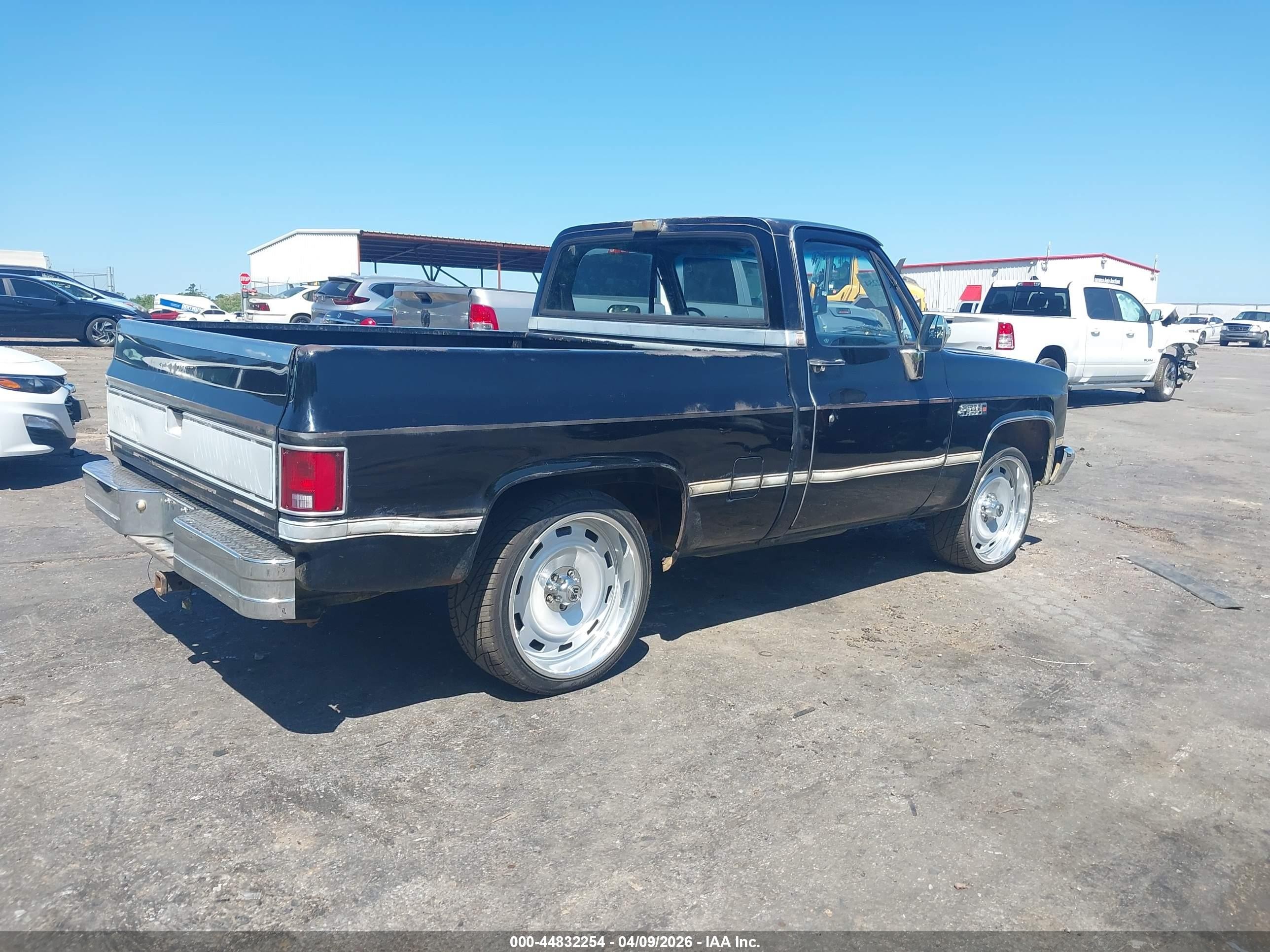 1987 Gmc R15 Conventional R1500 Black vin: 1GTDR14K8HS531309