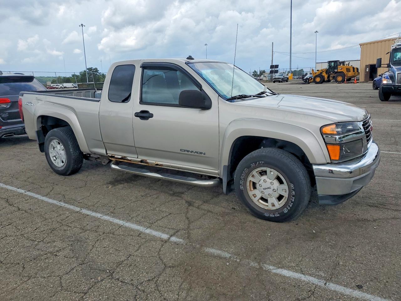 2004 Gmc Canyon Beige vin: 1GTDS196348221656