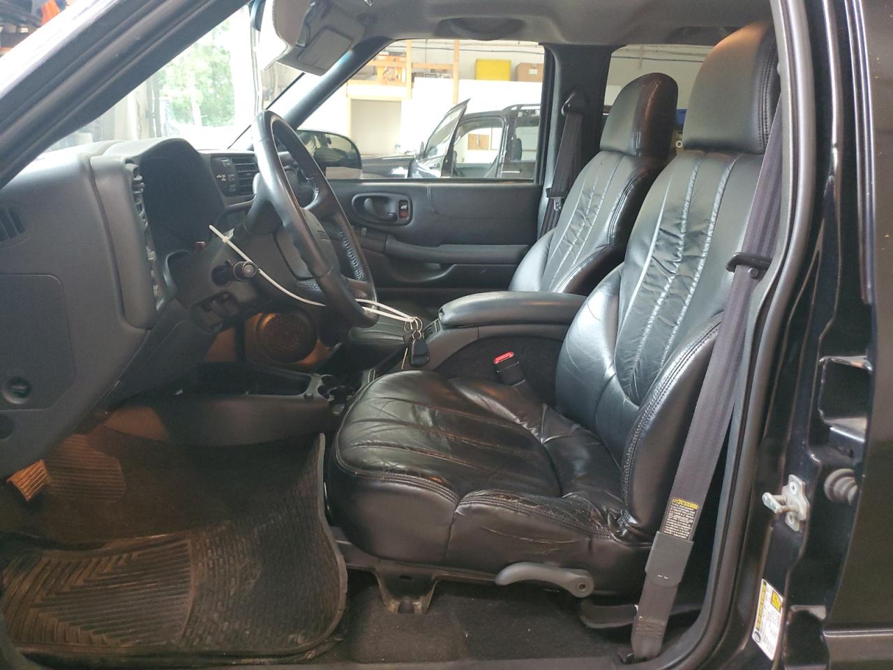 2004 Gmc Sonoma    Black vin: 1GTDT13X74K146672