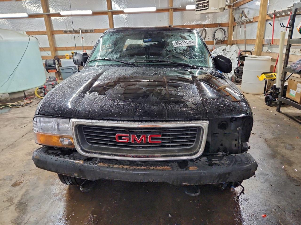 2004 Gmc Sonoma Black vin: 1GTDT13X94K100857