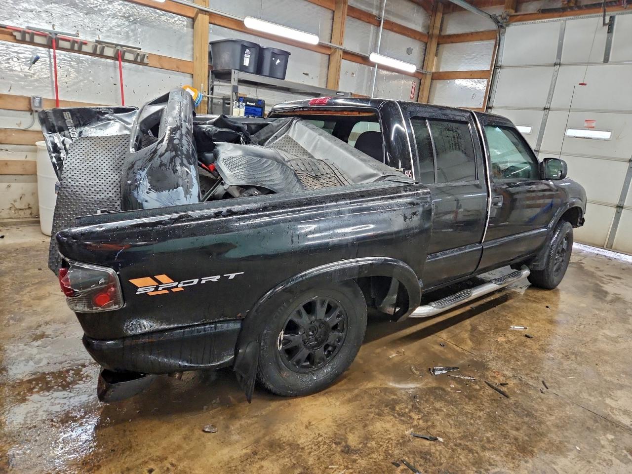 2004 Gmc Sonoma Black vin: 1GTDT13X94K100857