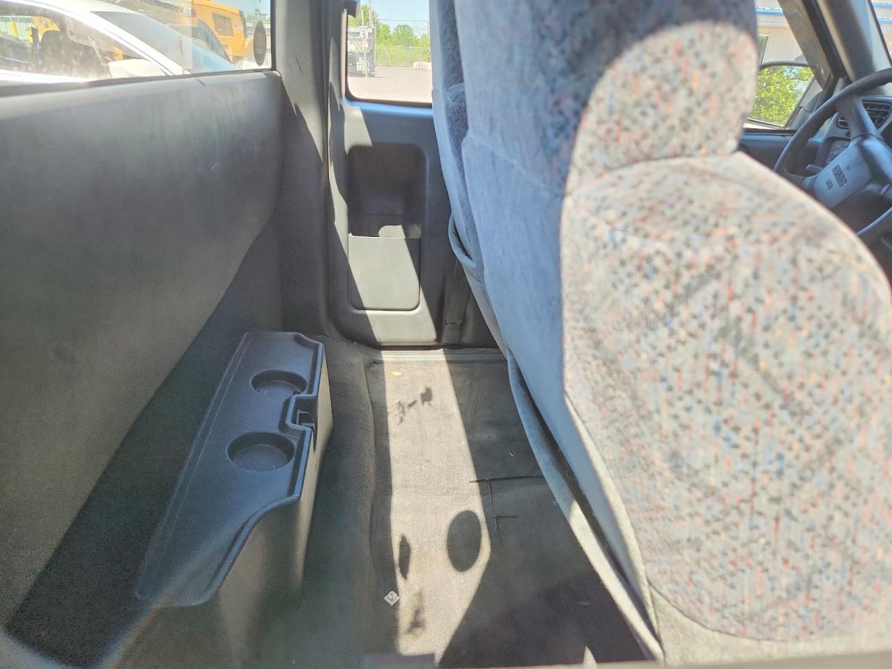 2002 Gmc Sonoma Серебряный vin: 1GTDT19W828110935