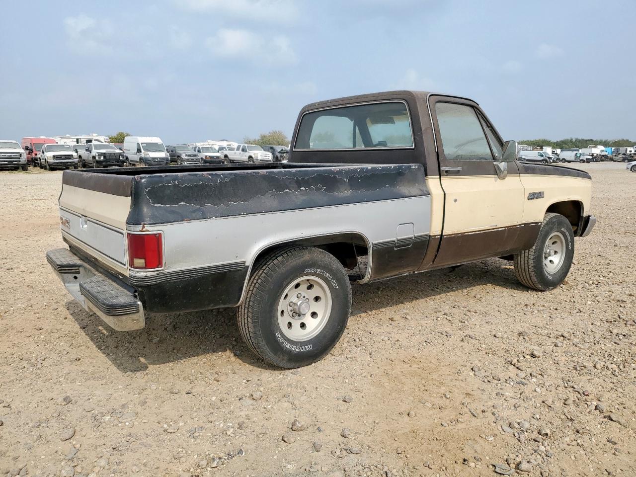 1985 Gmc C1500 Two Tone vin: 1GTEC14H2FS525545