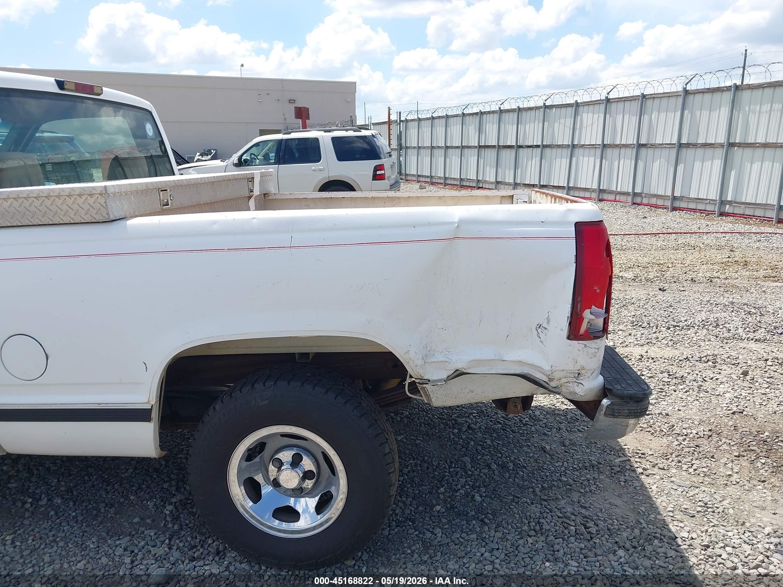 1998 Gmc Sierra 1500 Sl Wideside White vin: 1GTEC14M7WZ529403
