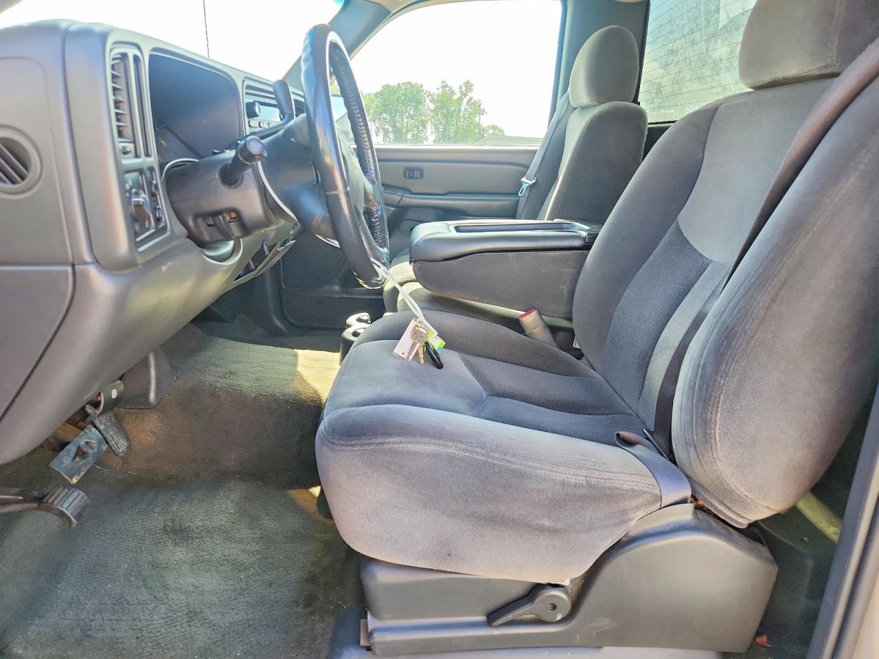 2005 Gmc New Sierra C1500 Silver vin: 1GTEC14T35E184982
