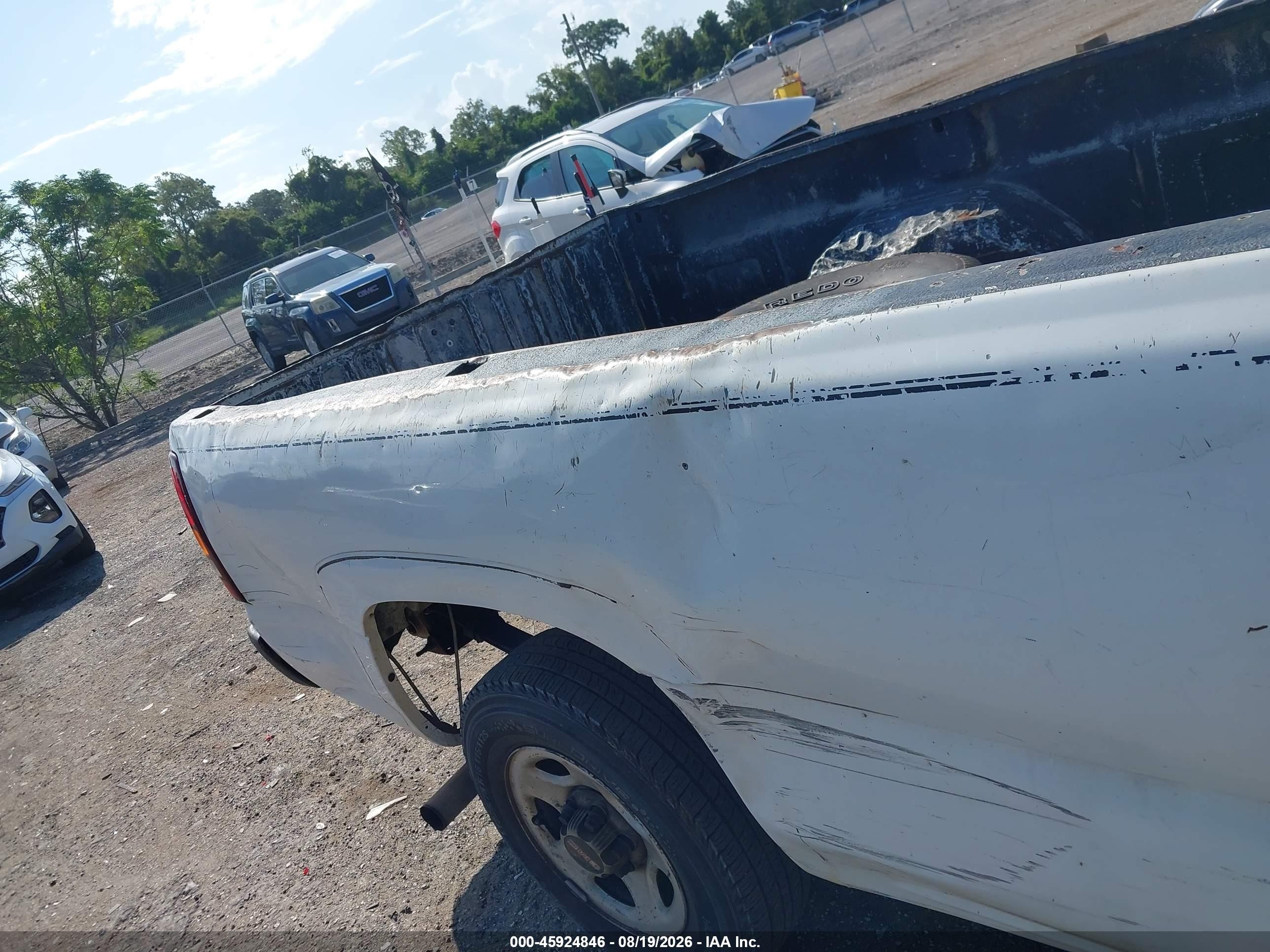 2002 Gmc Sierra 1500 Standard White vin: 1GTEC14V02Z900792