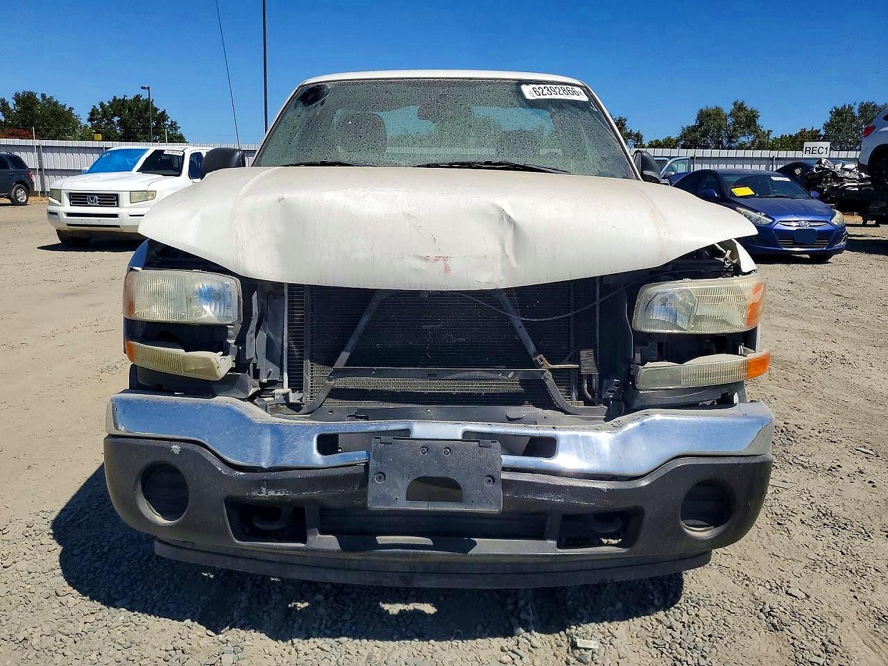 2005 Gmc New Sierra C1500 White vin: 1GTEC14V15Z900403