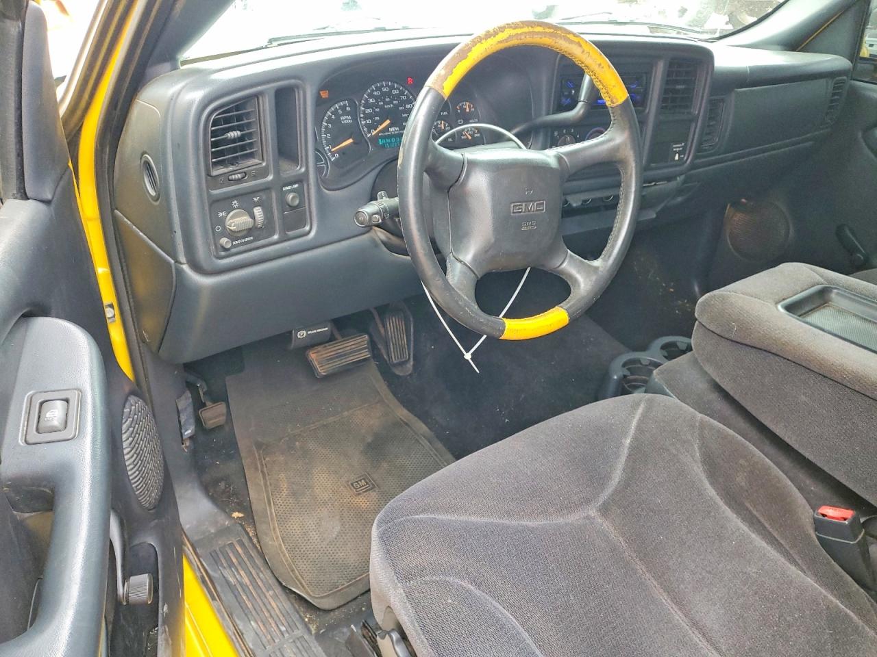 2002 Gmc New Sierra C1500 Yellow vin: 1GTEC14V22Z298008