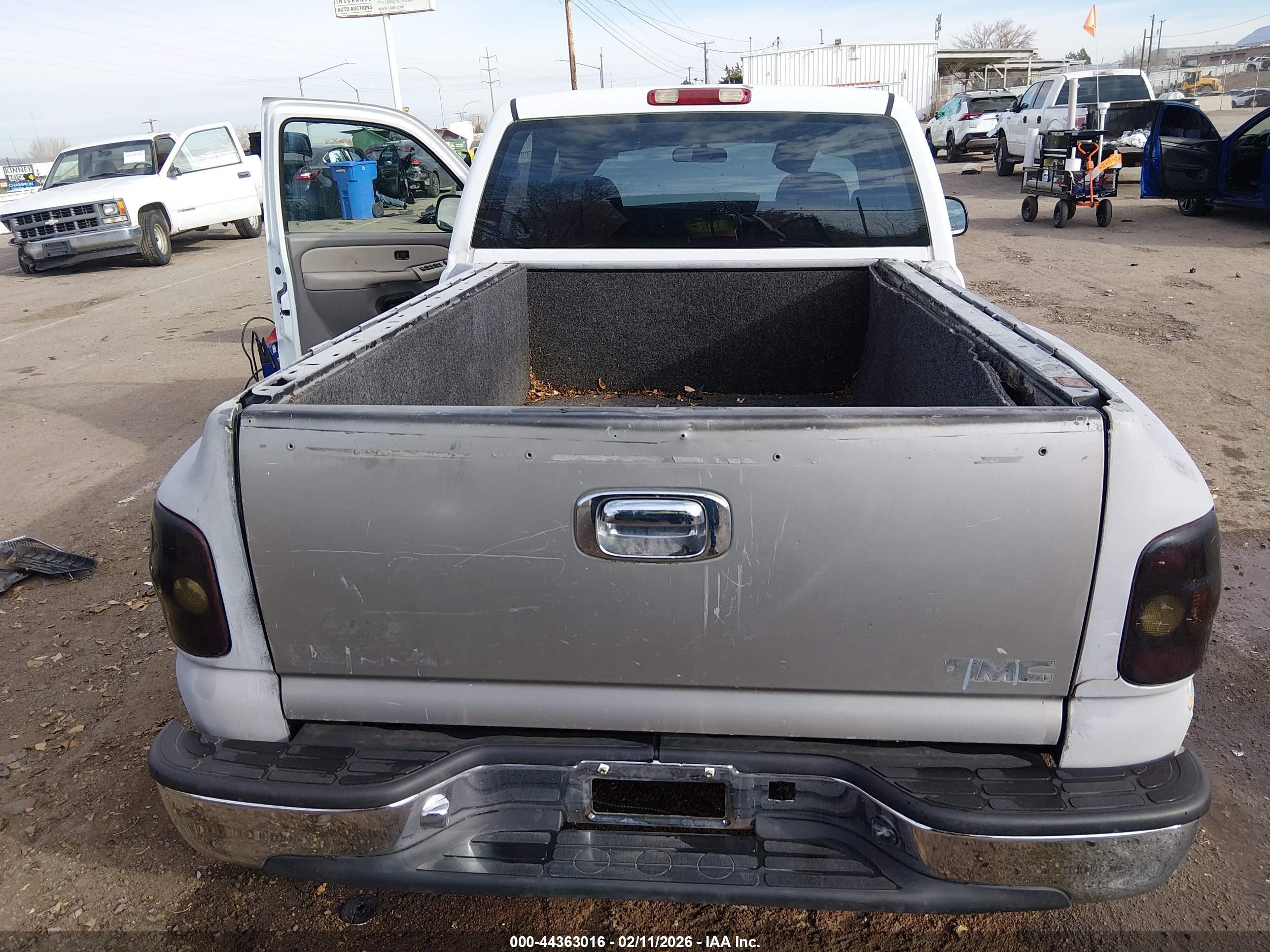 2002 Gmc Sierra 1500 Sl White vin: 1GTEC14V42Z195334