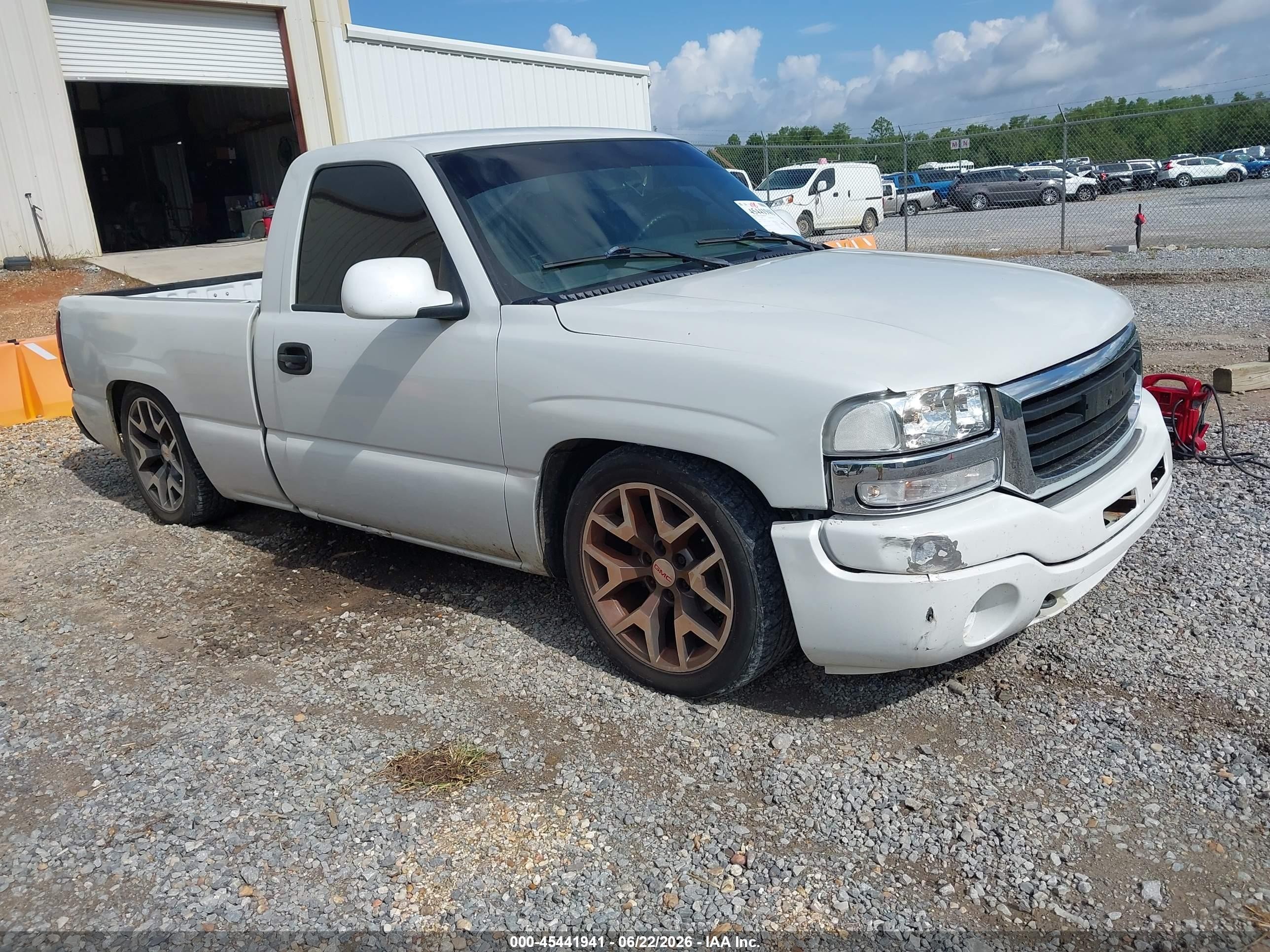 2003 Gmc Sierra 1500   White vin: 1GTEC14V53Z341127