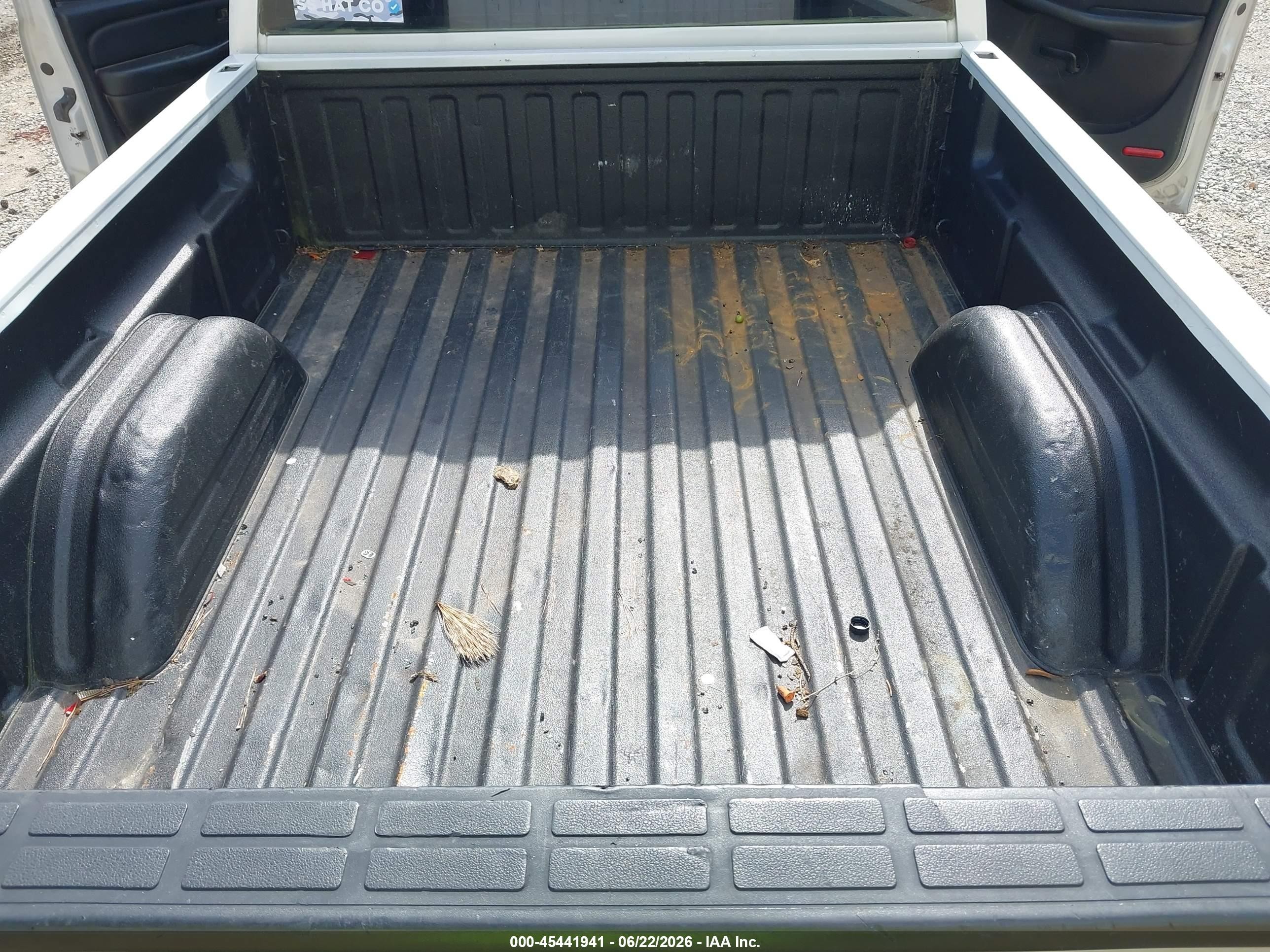 2003 Gmc Sierra 1500   White vin: 1GTEC14V53Z341127