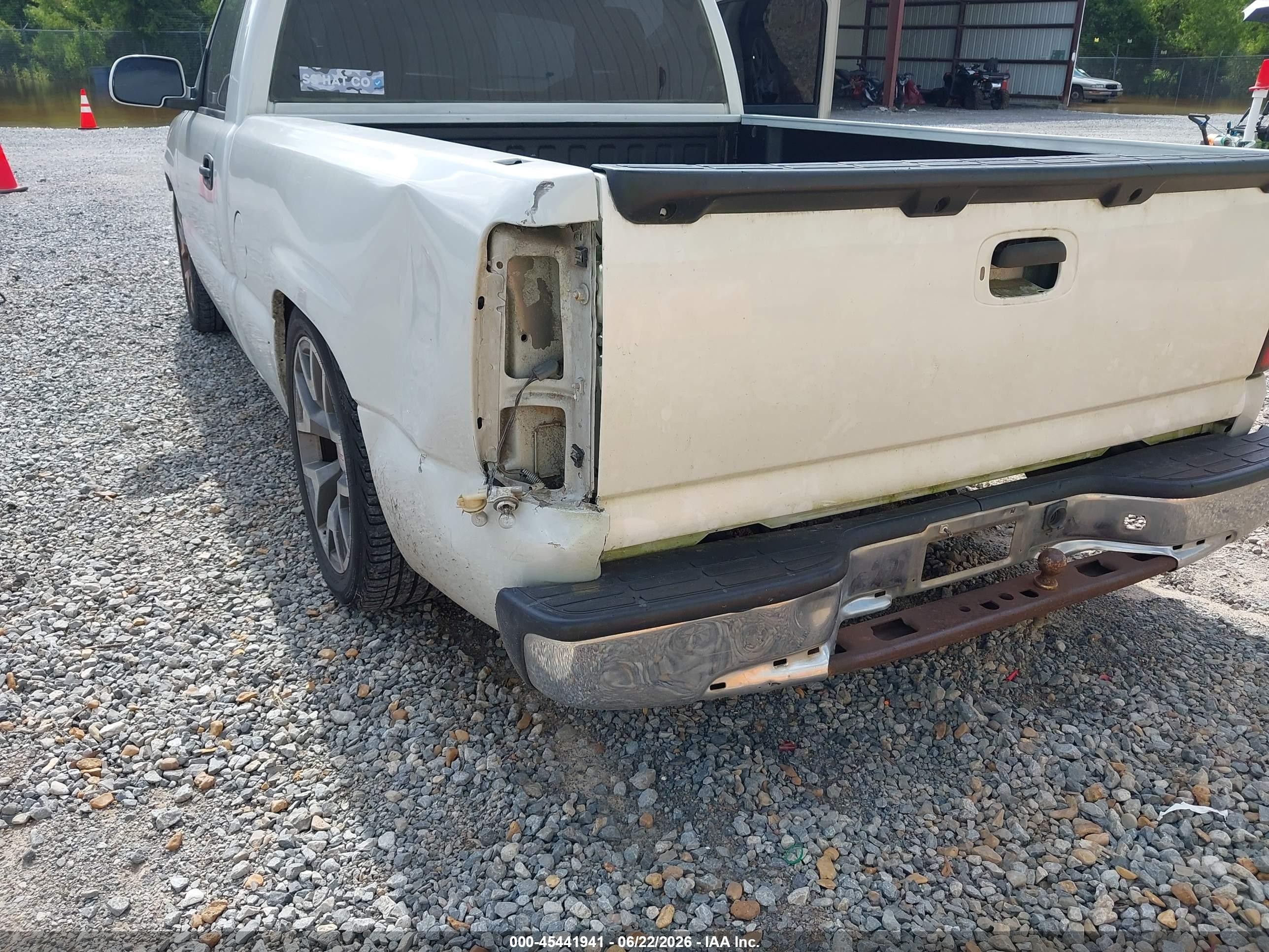 2003 Gmc Sierra 1500   White vin: 1GTEC14V53Z341127