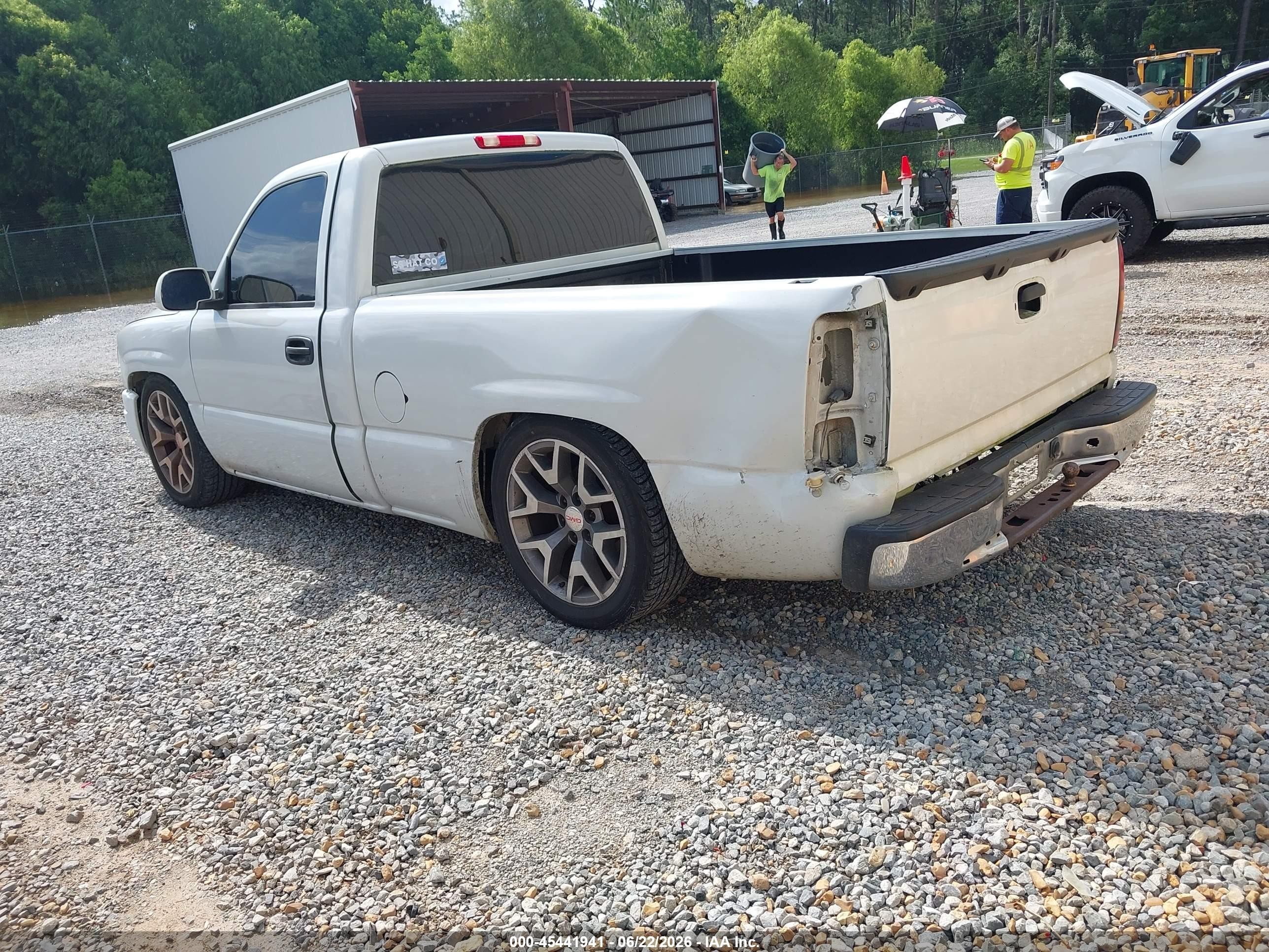 2003 Gmc Sierra 1500   White vin: 1GTEC14V53Z341127