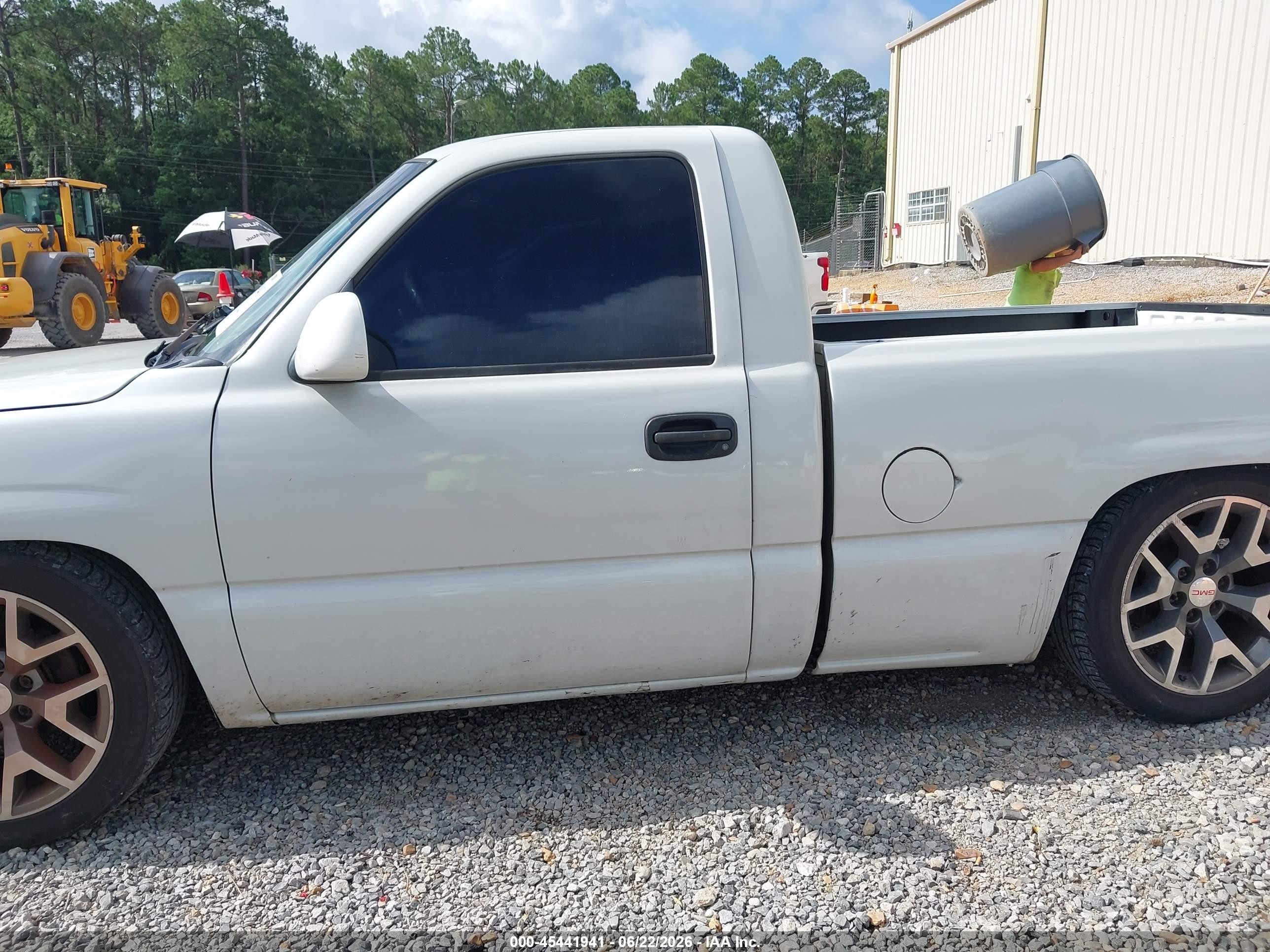 2003 Gmc Sierra 1500   White vin: 1GTEC14V53Z341127