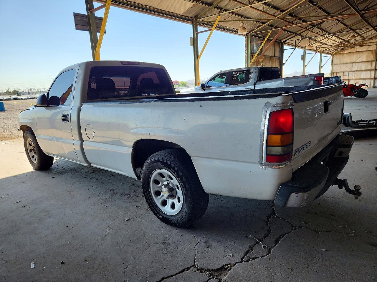 2005 Gmc New Sierra C1500 White vin: 1GTEC14V55Z900467