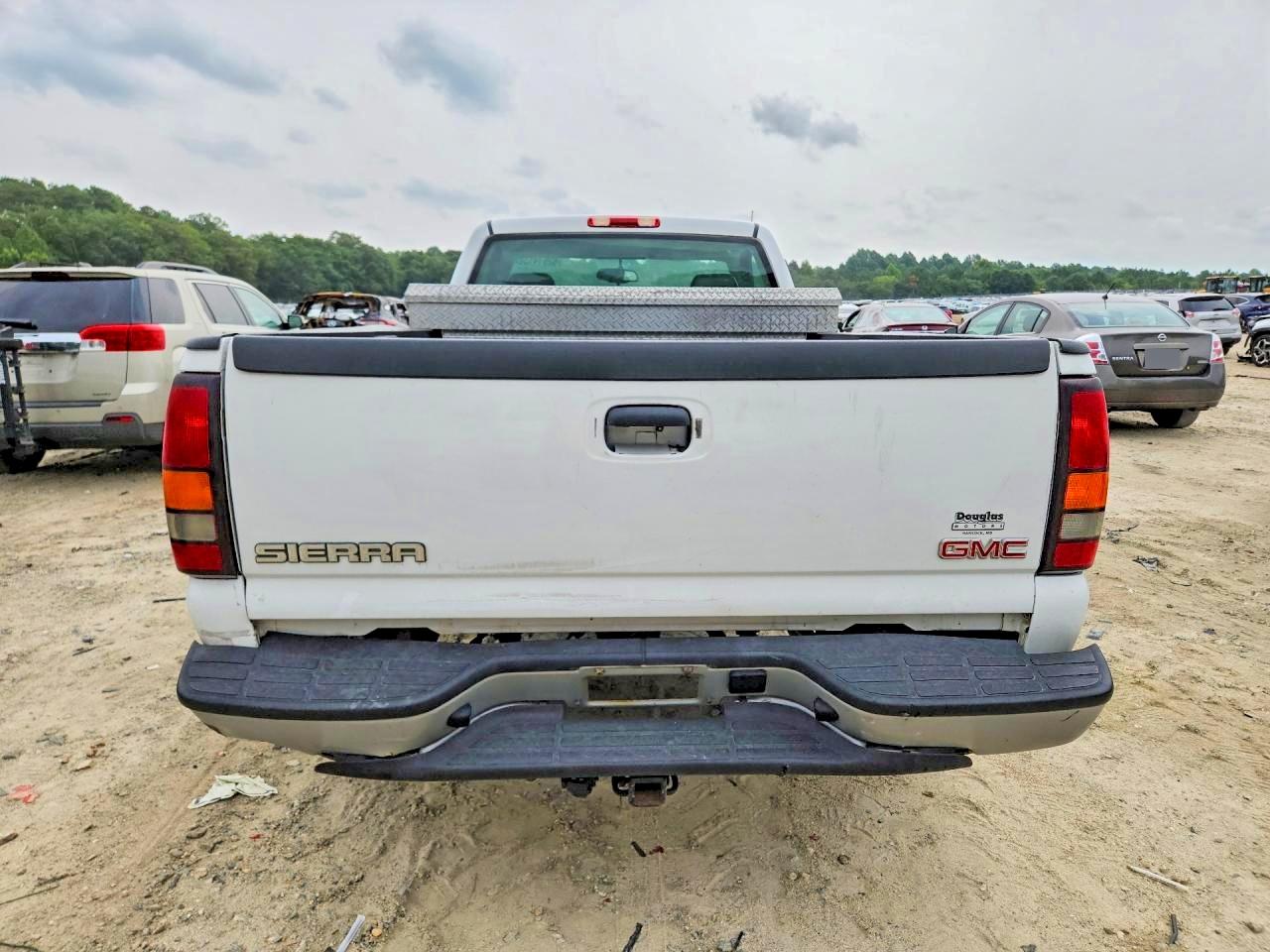 2006 Gmc New Sierra C1500 White vin: 1GTEC14V56Z104187