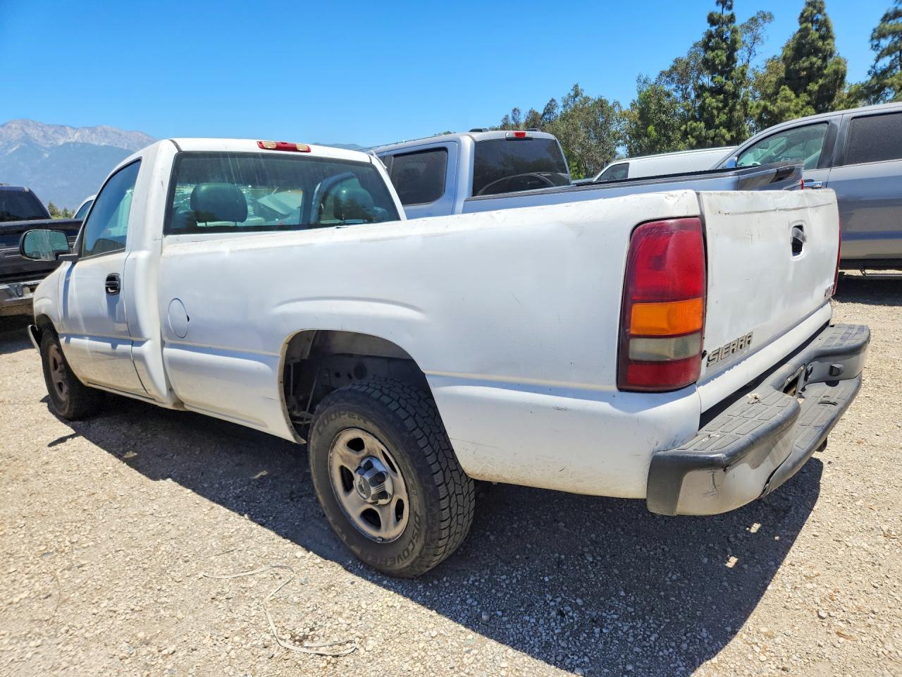 2002 Gmc New Sierra C1500 White vin: 1GTEC14V62E137796