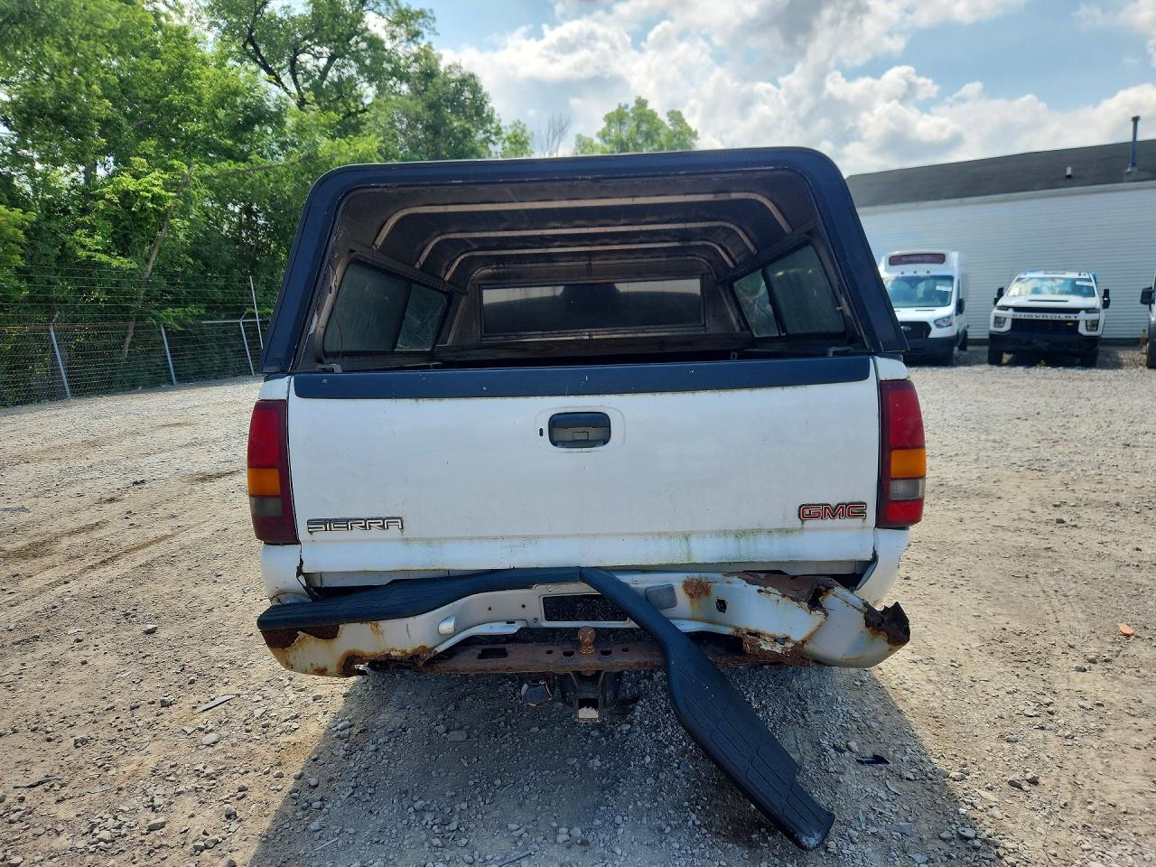 2000 Gmc New Sierra C1500 White vin: 1GTEC14V6YZ300352
