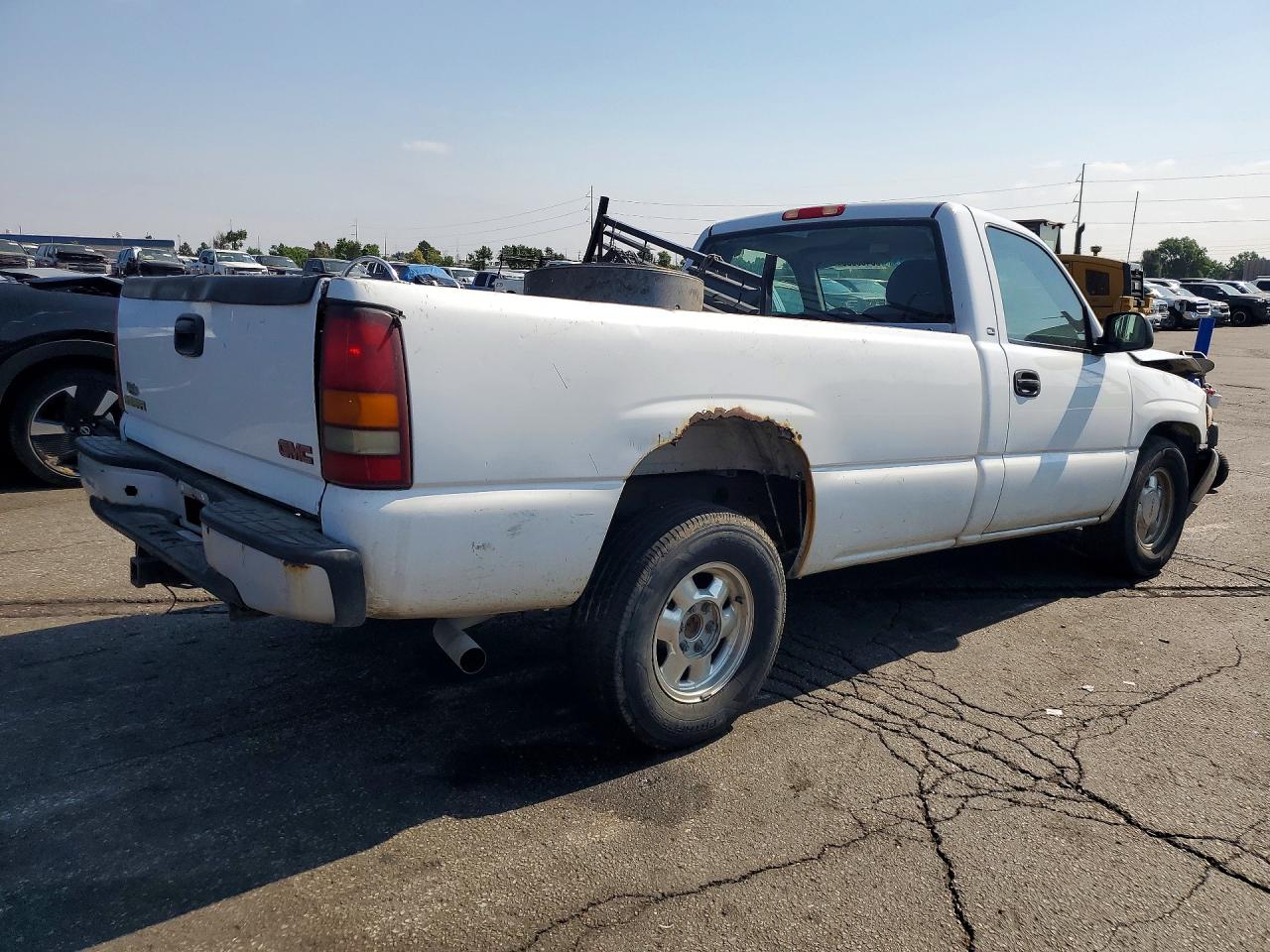 2000 Gmc Sierra 1500 (new) Sl White vin: 1GTEC14VXYZ132232