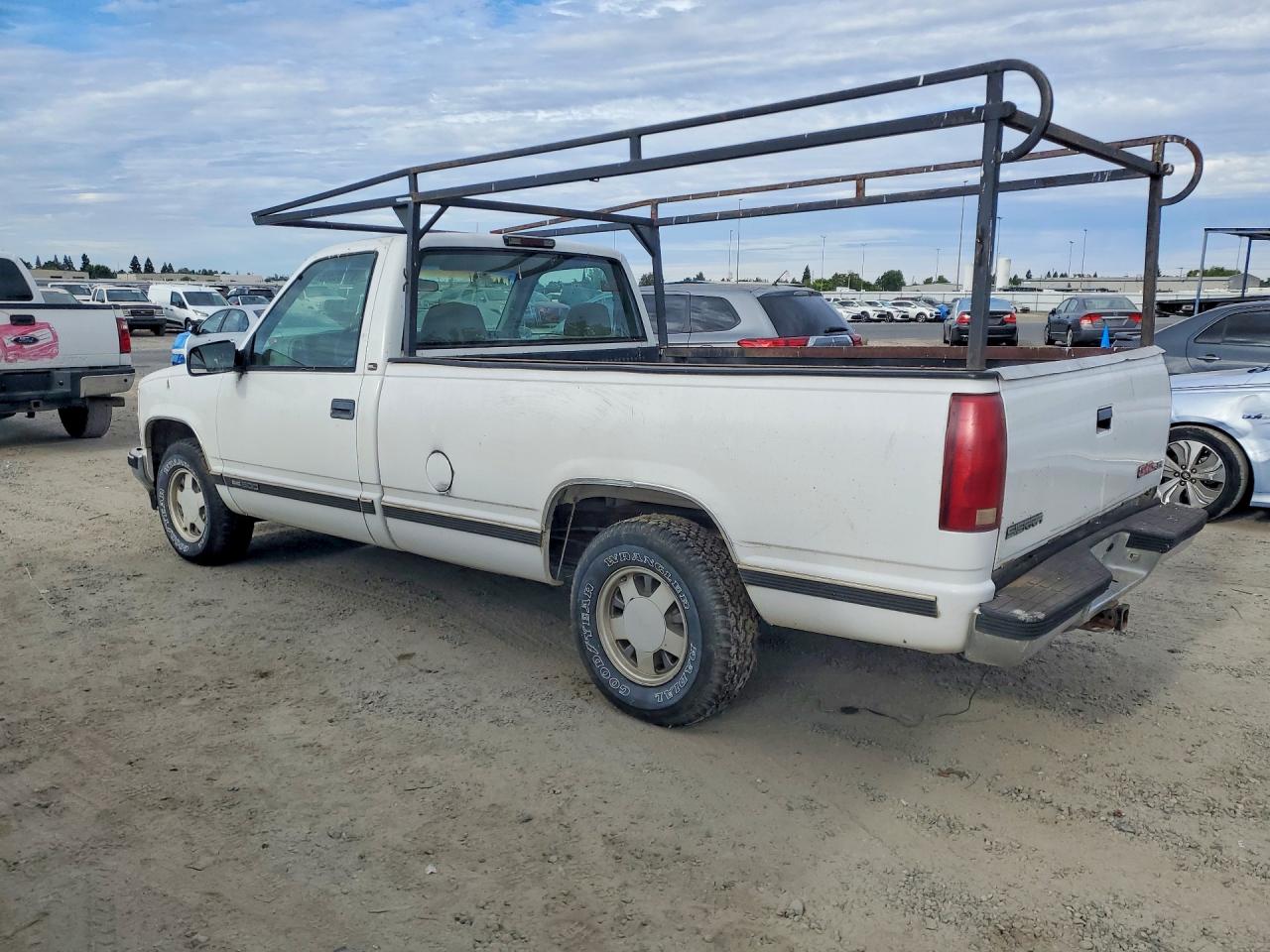 1997 Gmc Sierra C1500 White vin: 1GTEC14W0VZ508716