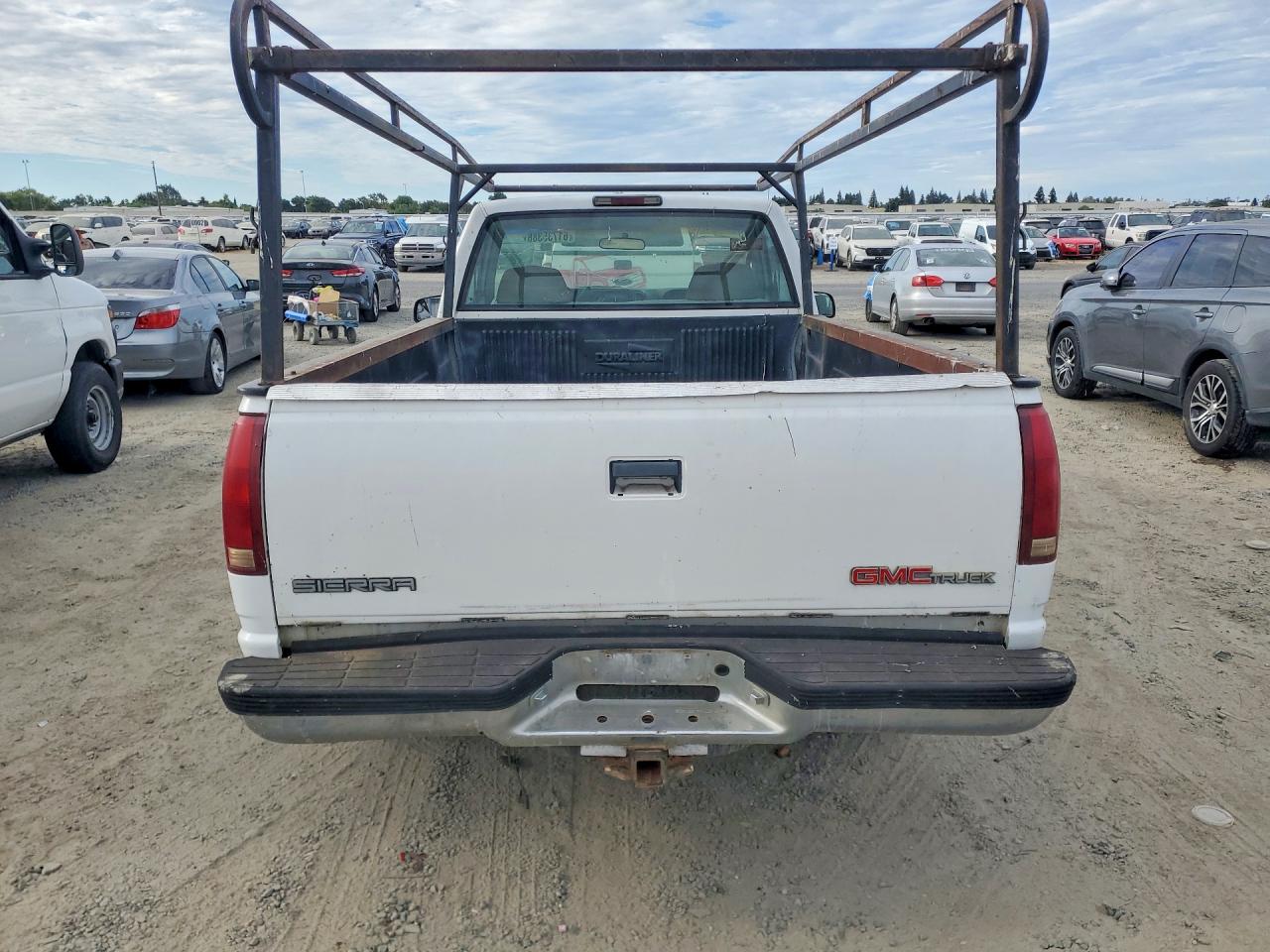 1997 Gmc Sierra C1500 White vin: 1GTEC14W0VZ508716
