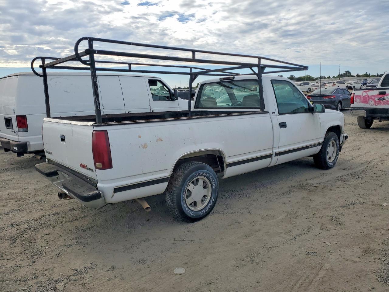1997 Gmc Sierra C1500 White vin: 1GTEC14W0VZ508716