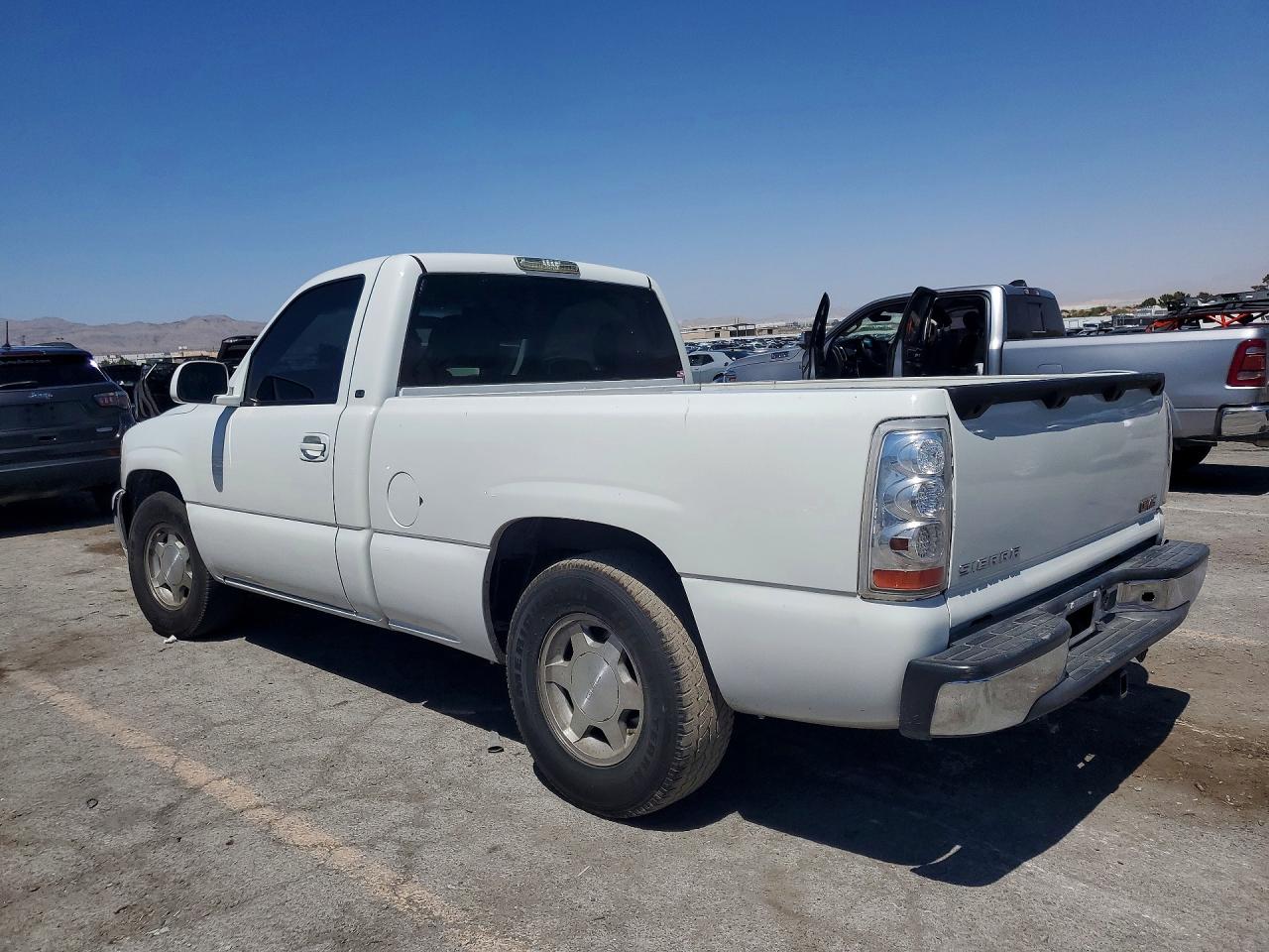 2002 Gmc New Sierra C1500 White vin: 1GTEC14W22Z179111
