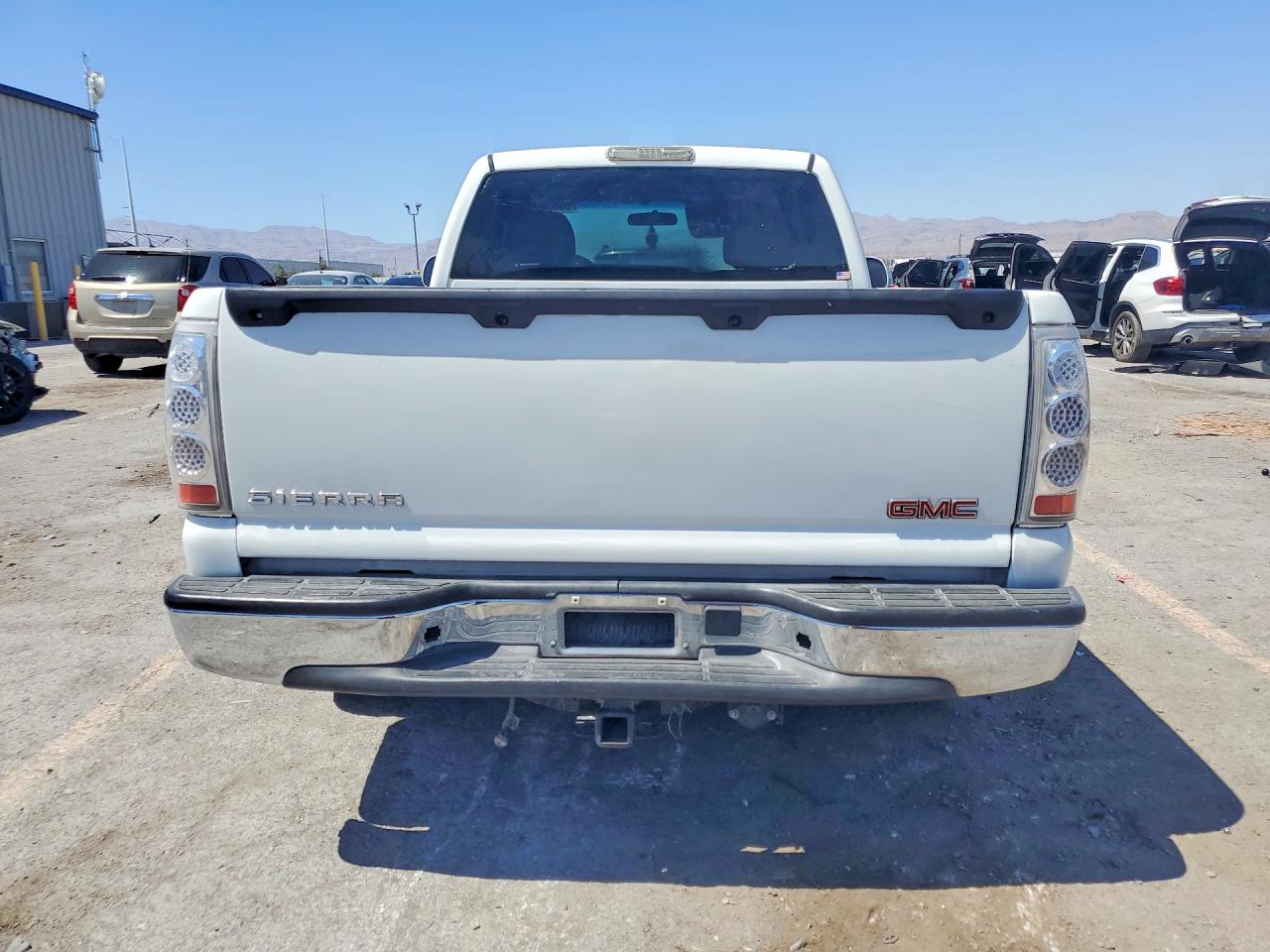 2002 Gmc New Sierra C1500 White vin: 1GTEC14W22Z179111