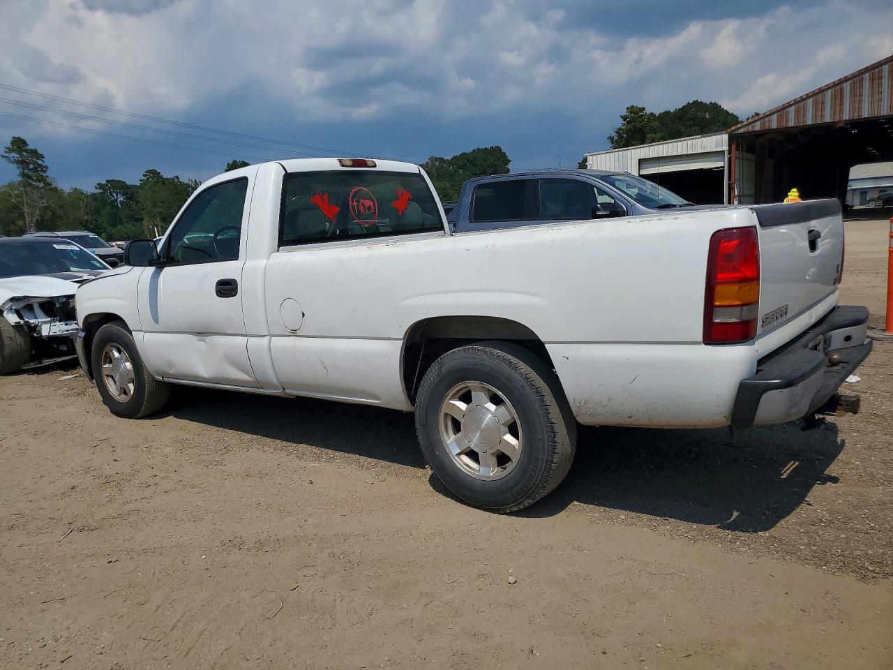 2002 Gmc New Sierra C1500 White vin: 1GTEC14W72Z340715