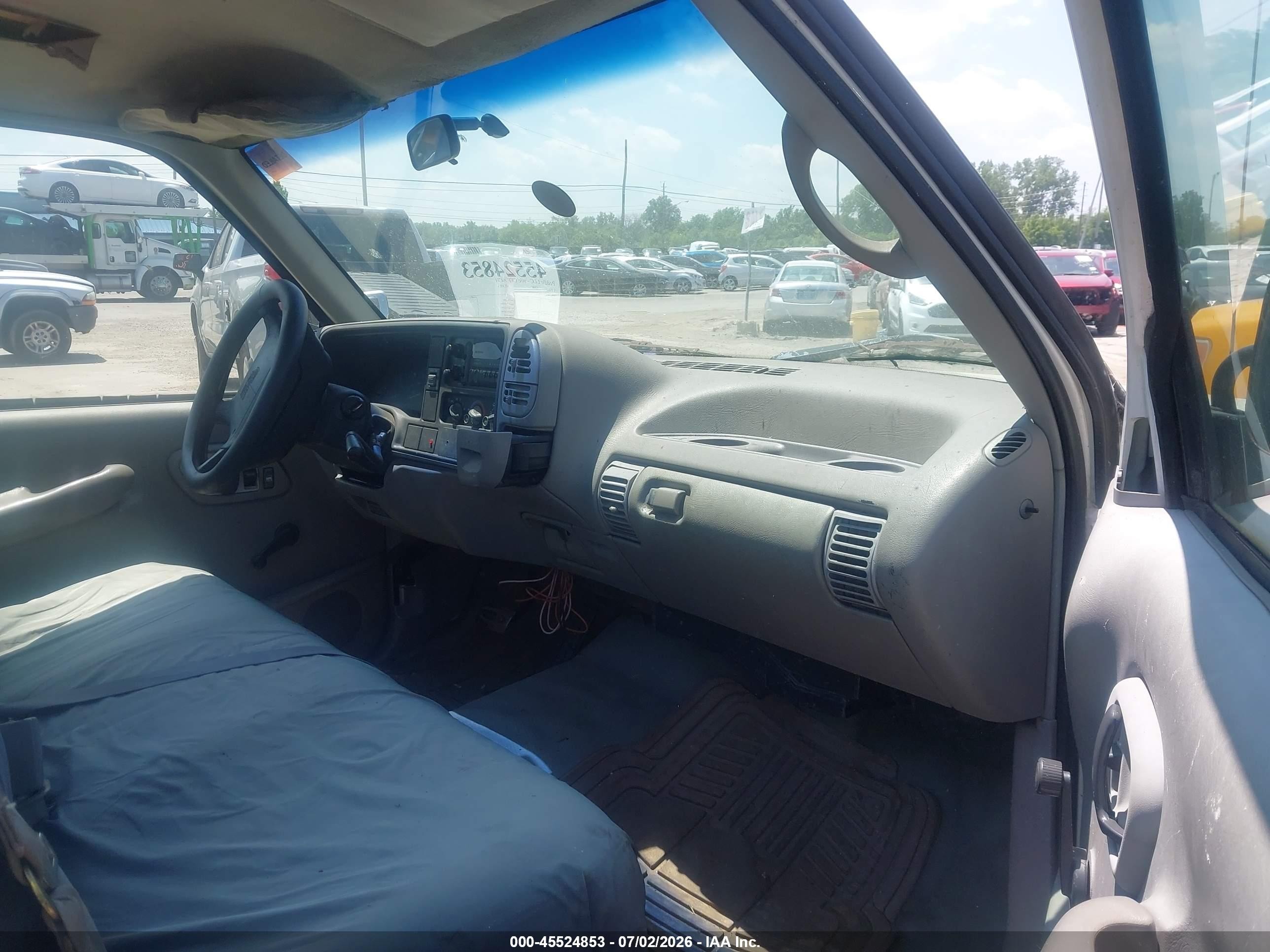 1996 Gmc Sierra C1500 White vin: 1GTEC14W7TZ520536