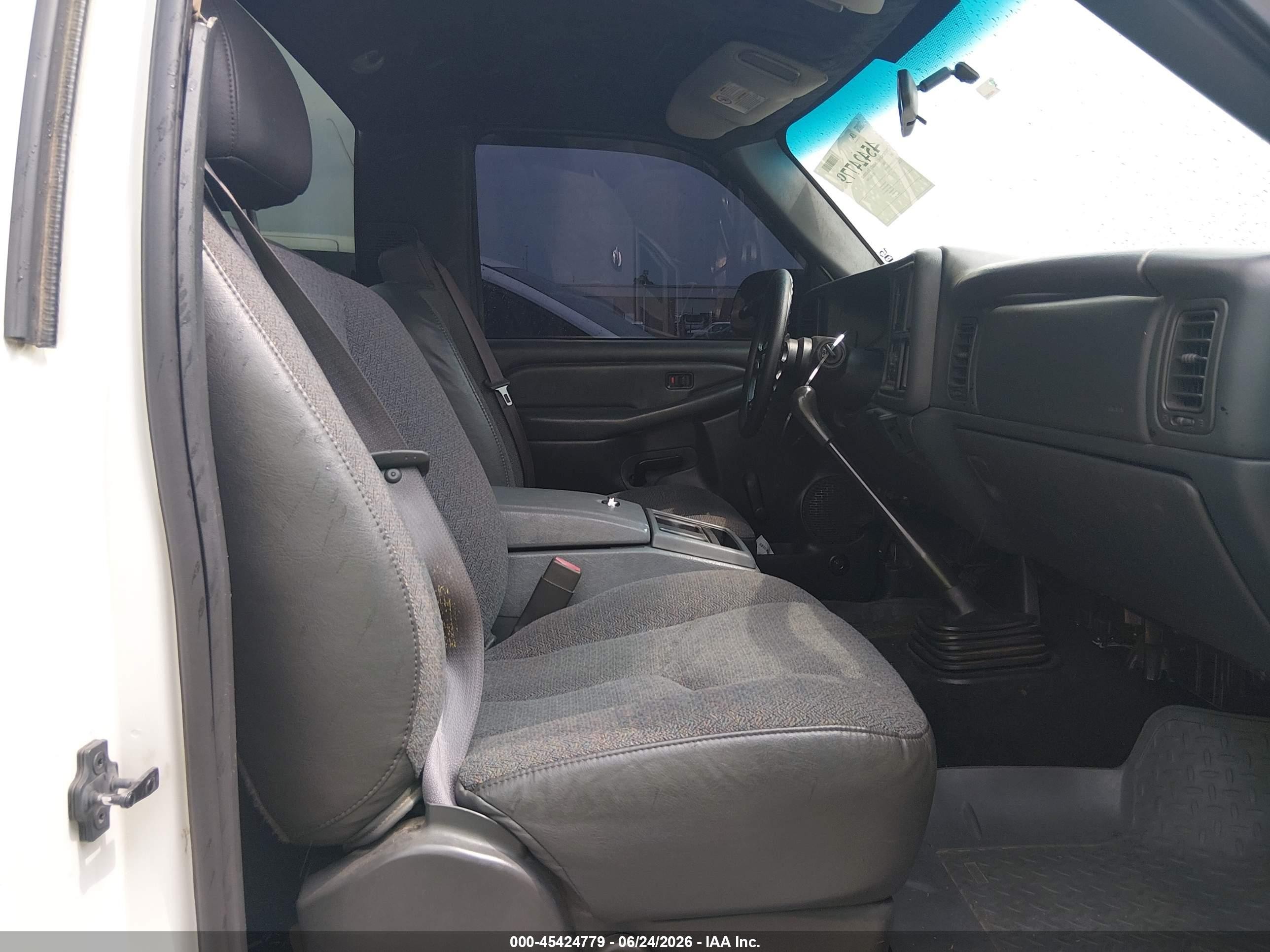 2002 Gmc Sierra 1500 Standard White vin: 1GTEC14W92Z101702