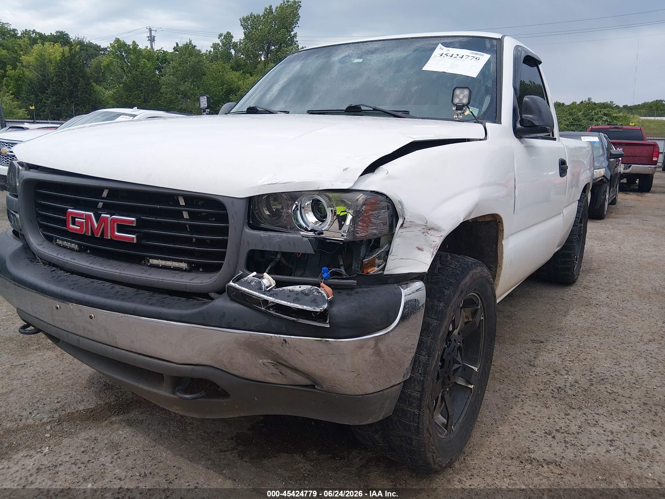 2002 Gmc Sierra 1500 Standard White vin: 1GTEC14W92Z101702